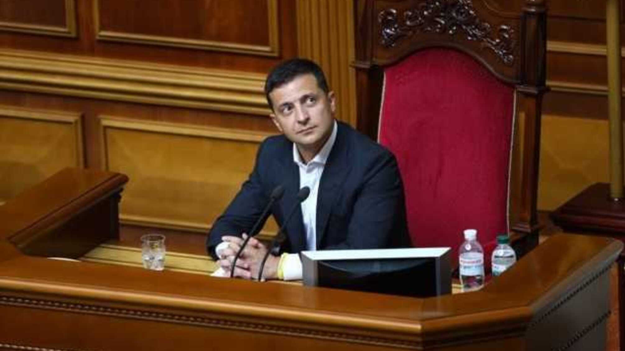 Зеленский потребовал от Рады не уходить на карантин