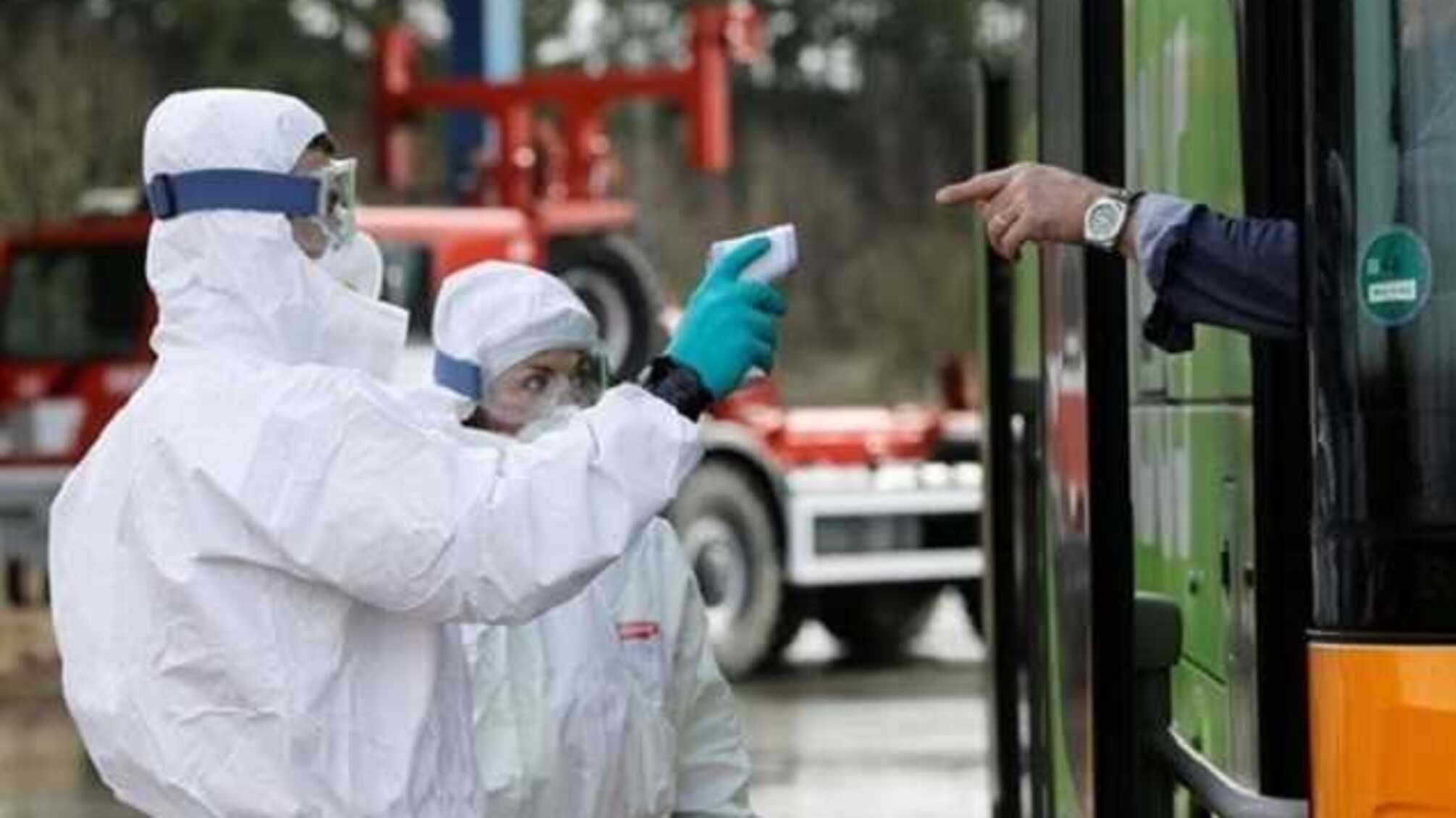 Четверо украинцев заразились COVID-19 внутри страны