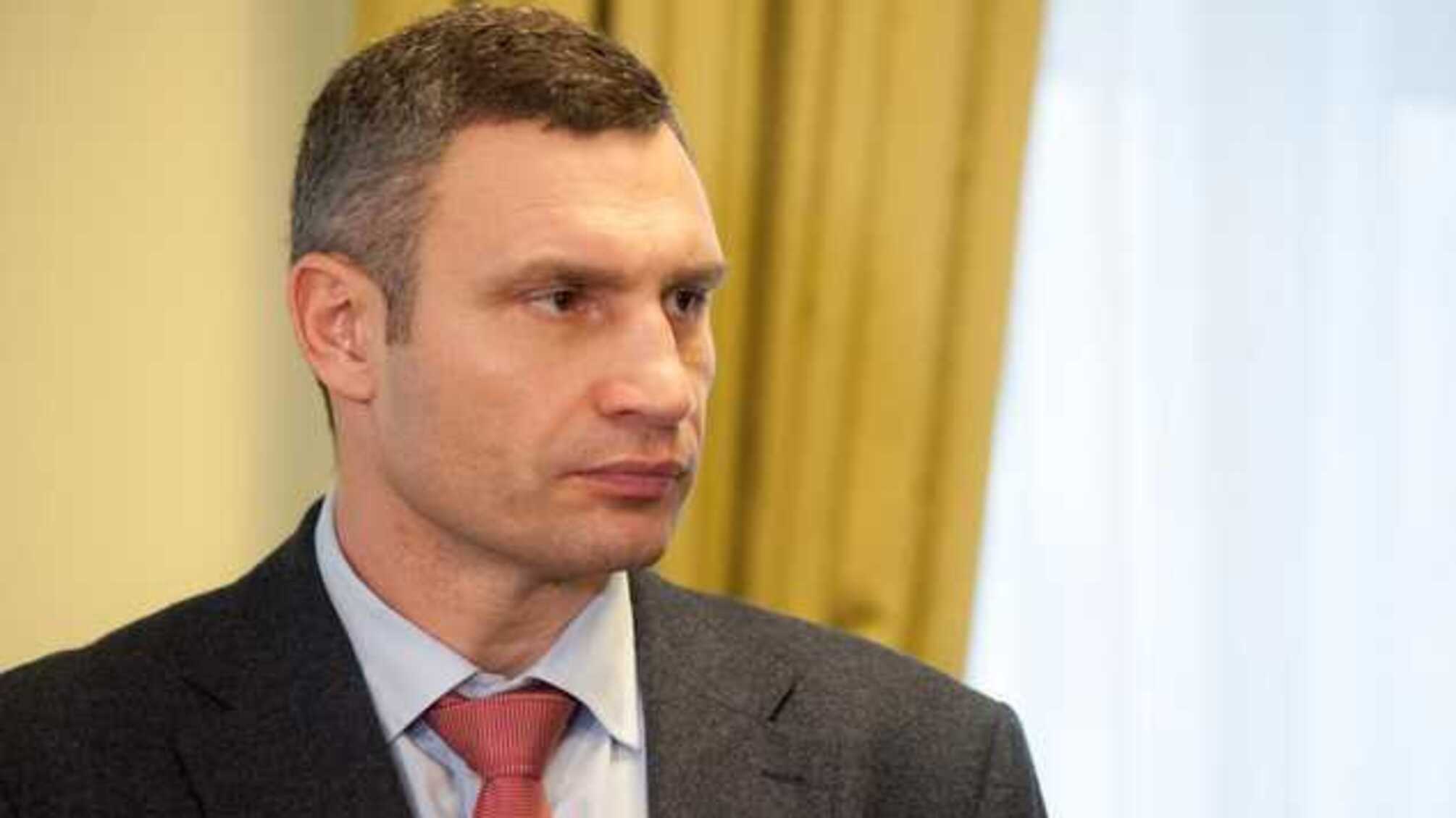 В аптеках нет масок, в транспорт без них не пускают. Что делать?: Кличко не ответил на вопрос