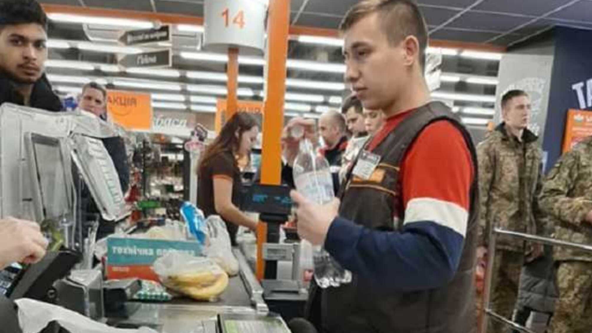 В Днепре кассира 'Варуса' уволили за отказ перейти на украинский язык