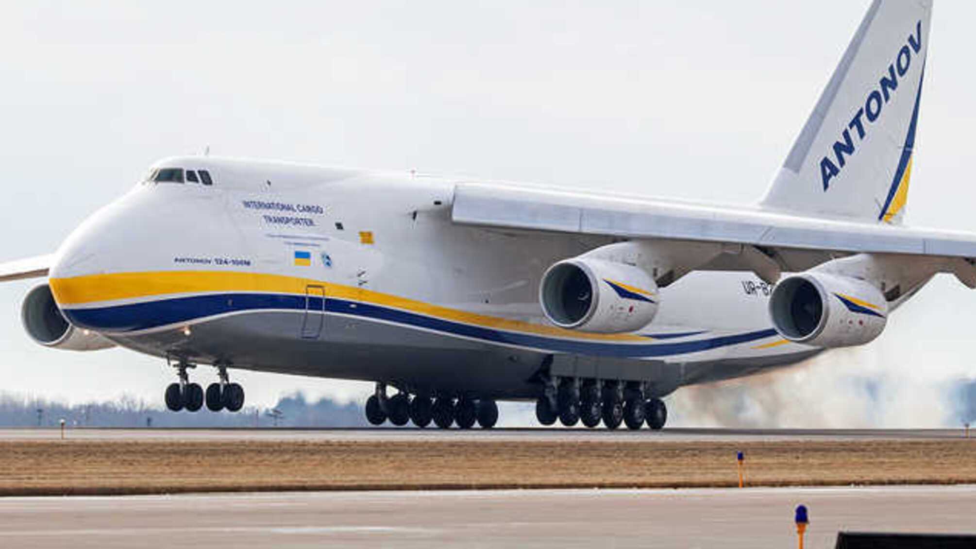 Український Ан-124 привіз до Чехії з Китаю 100 тонн медичного вантажу