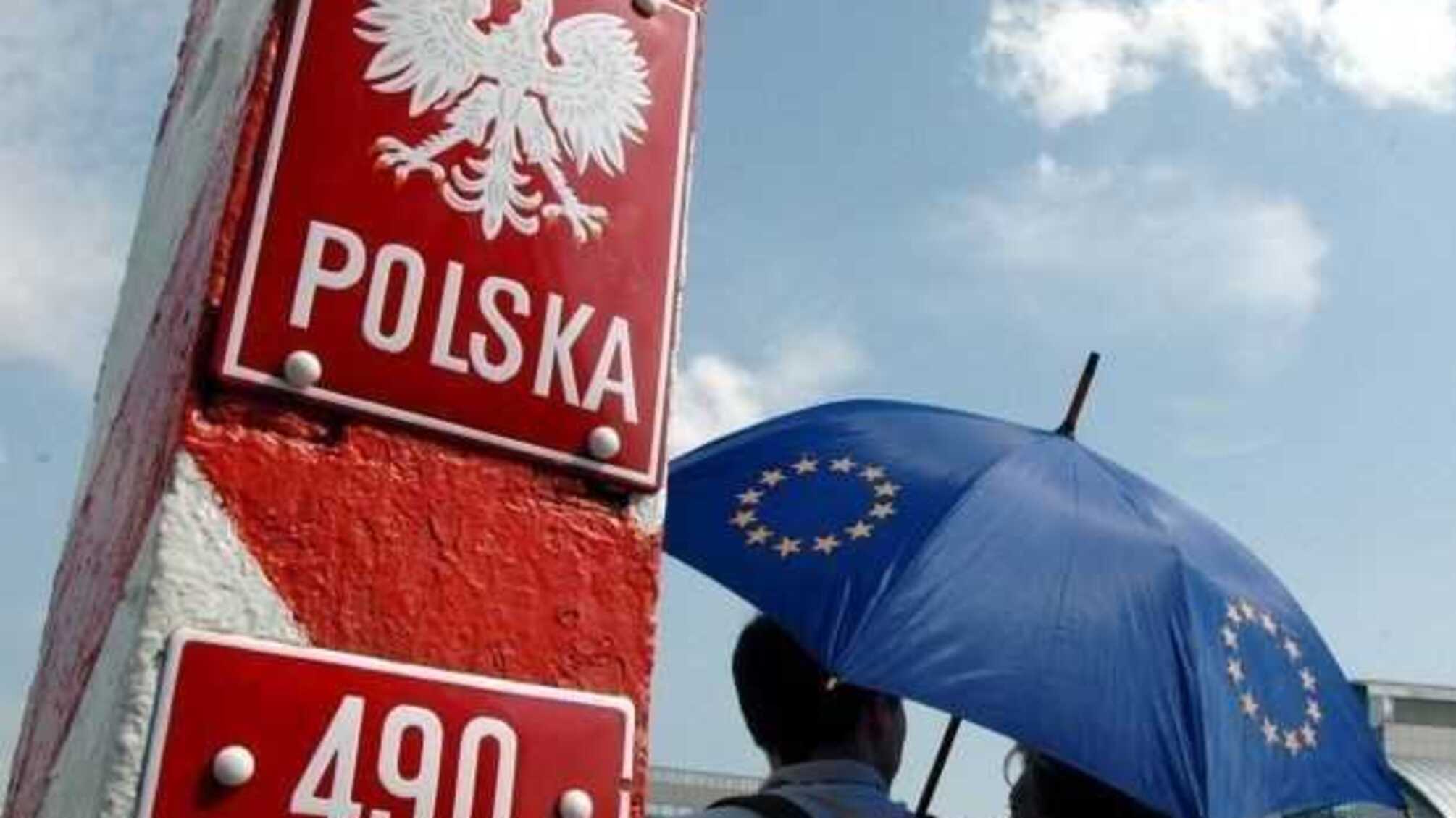 Как украинцам без авто выехать из Польши: дипломаты дали совет