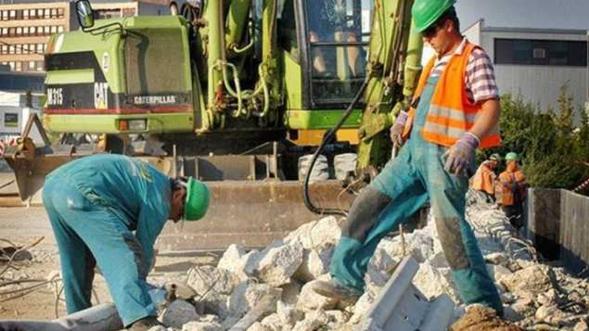 Стало известно, сколько украинцев в Польше потеряли работу