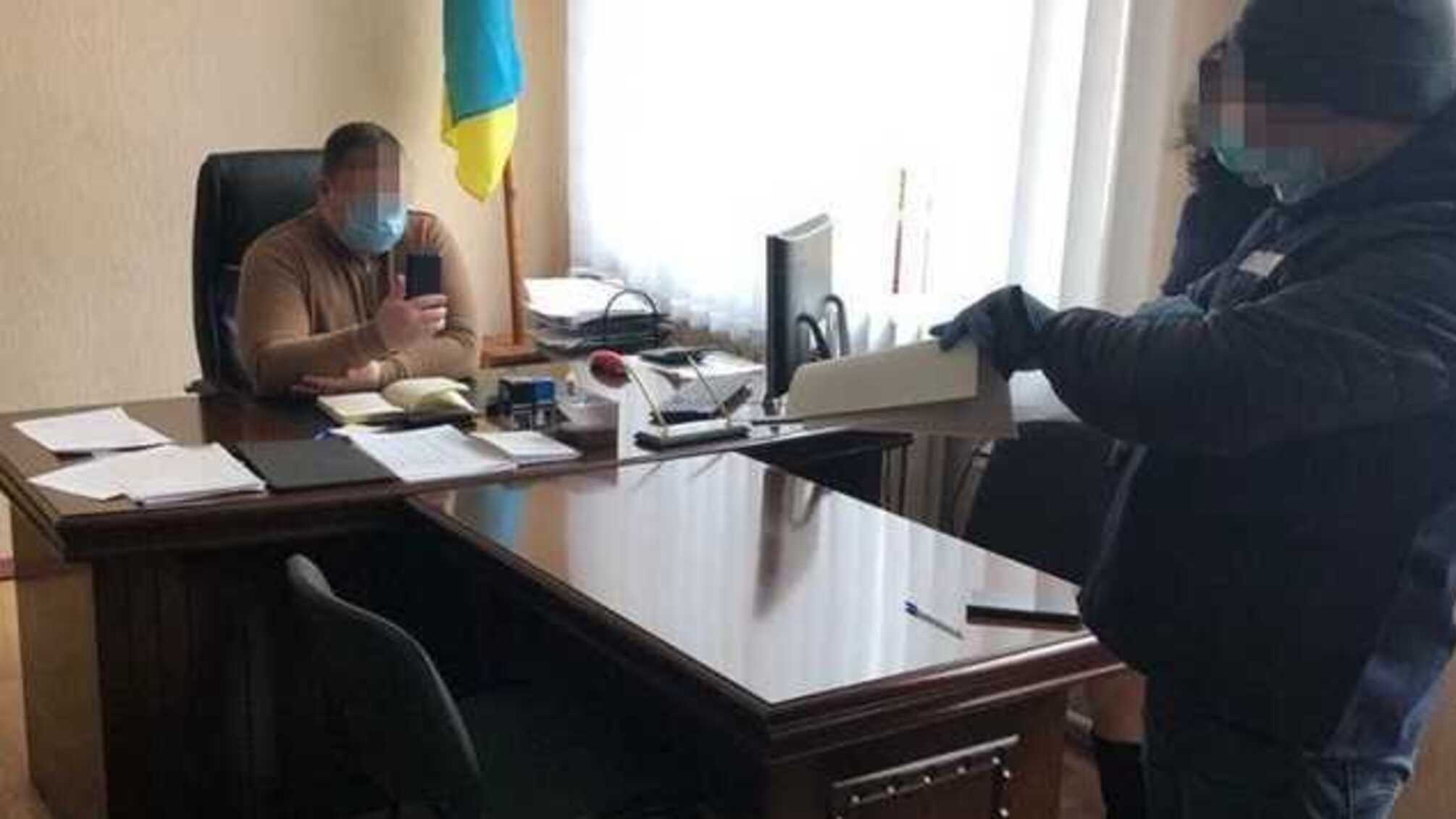 В Житомире подполковник получил взятку от ветерана АТО: посредником был чиновник «Укркосмоса»