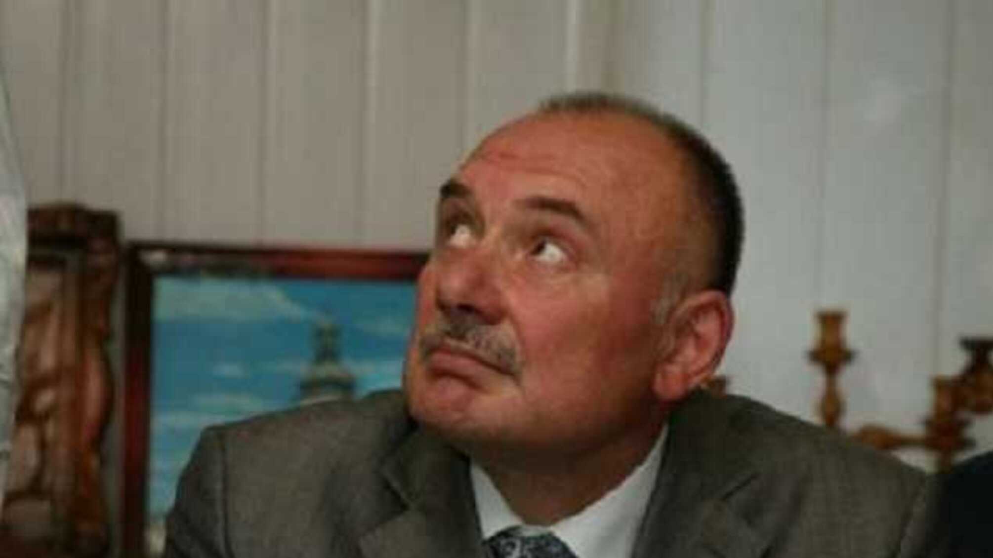 Чиновник обложил данью тюремщиков. Суд арестовал его имущество