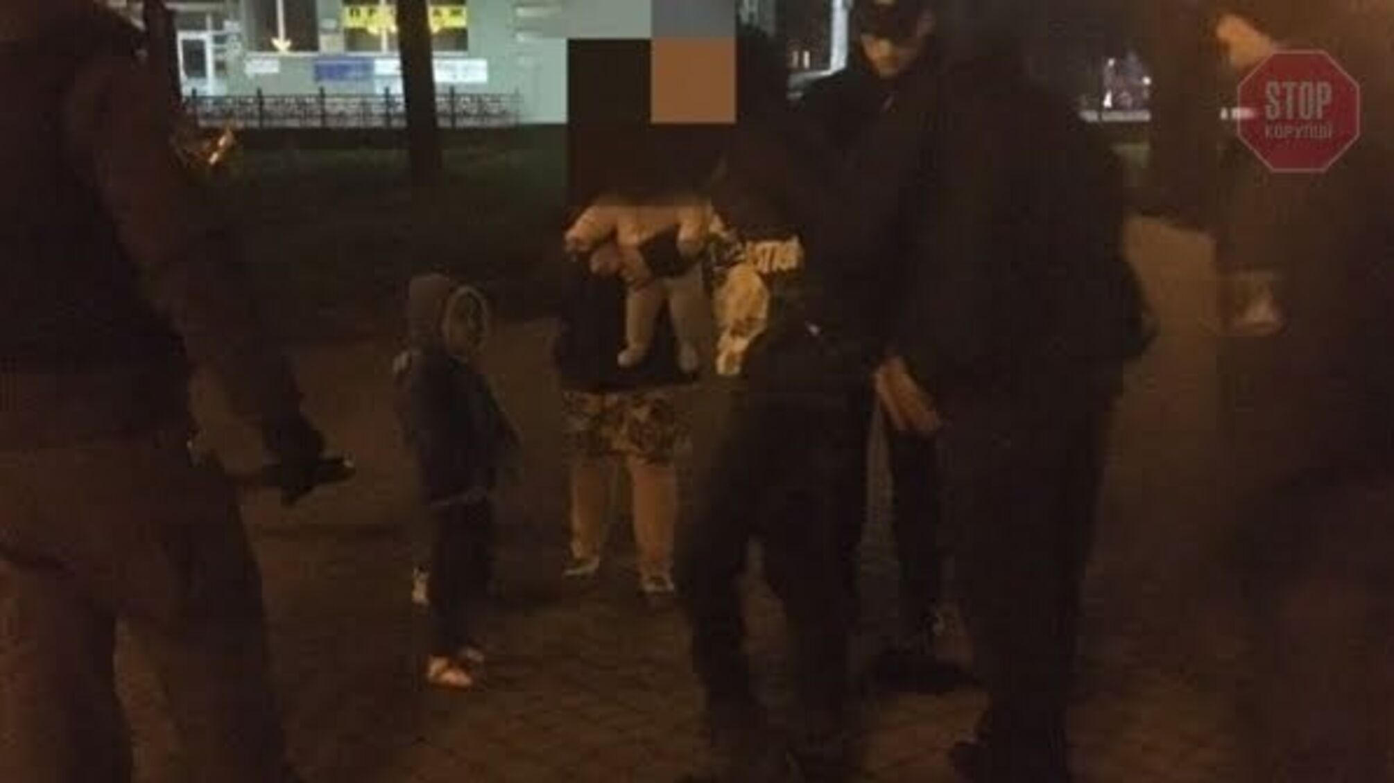 У Франківську чоловік погрожував вбити жінку та дитину