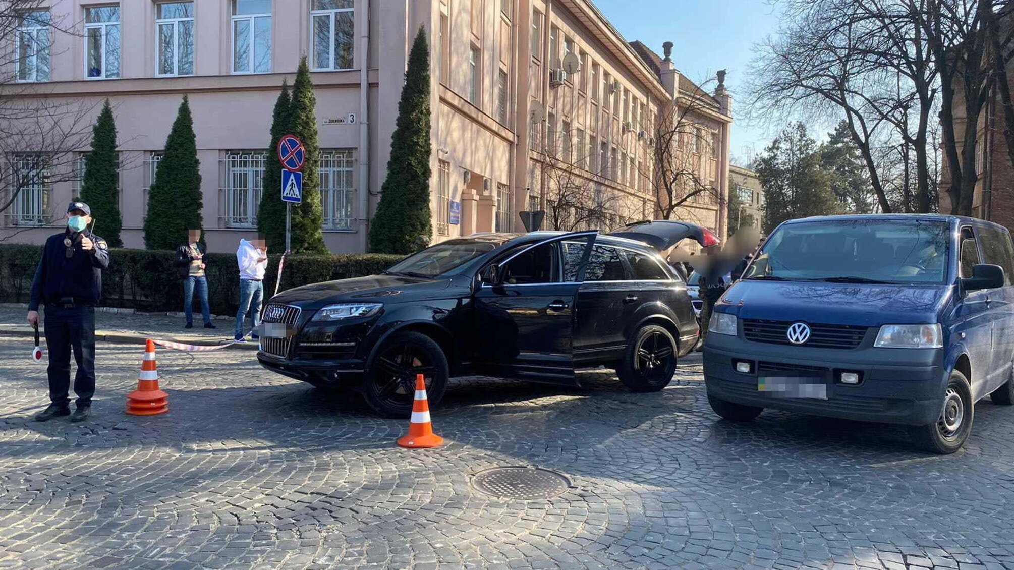 В Ужгороді поліція затримала групу осіб, які вимагали з мукачівця плату за неіснуючий борг