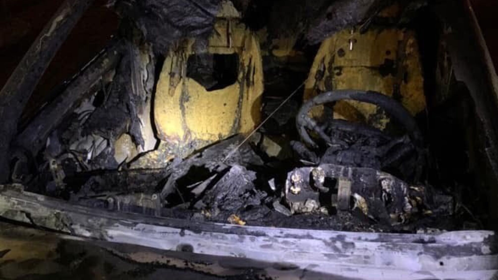 Екснардепу спалили автівку у столиці(фото)