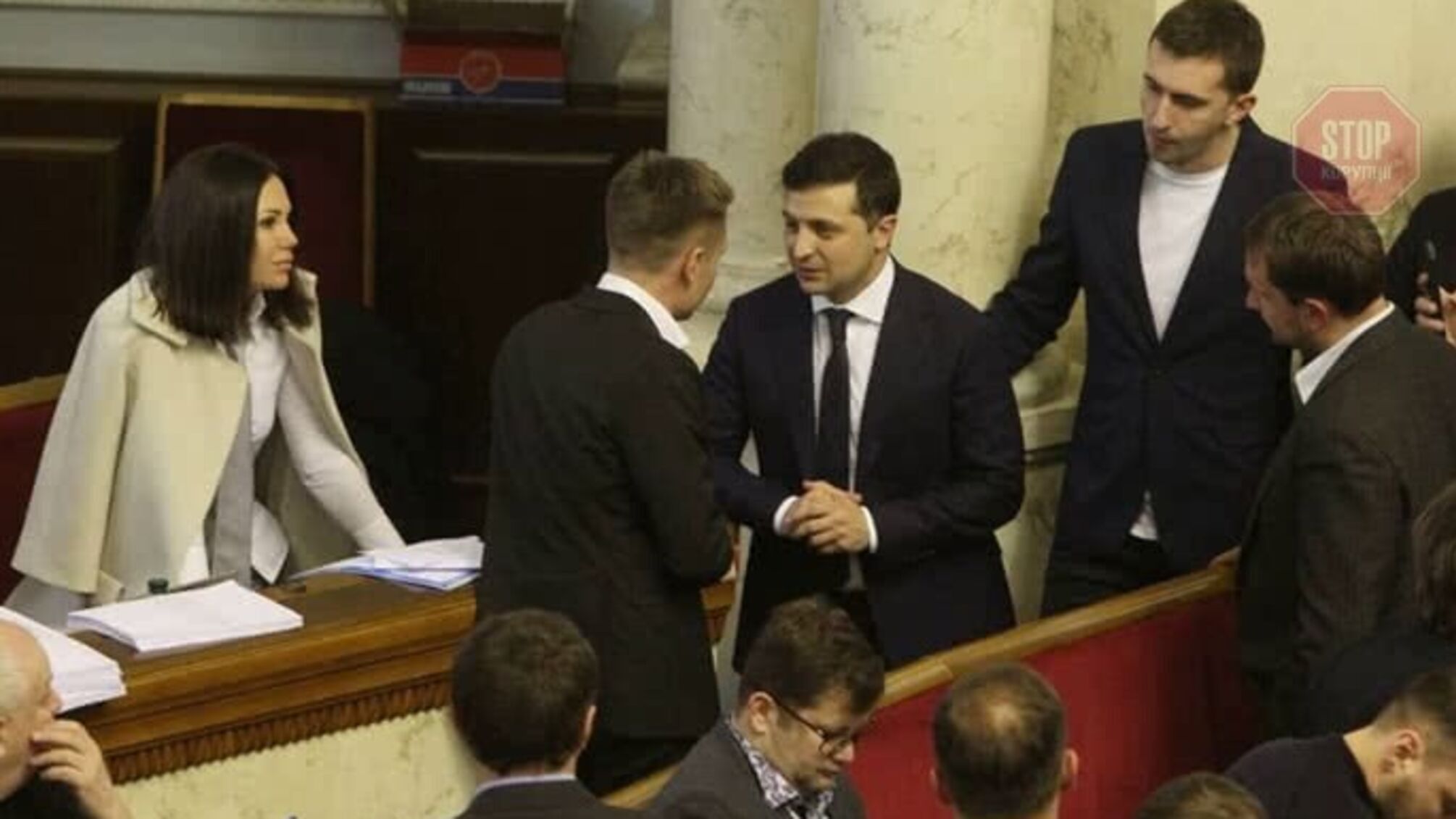 Стало відомо, що саме сказав Зеленський нардепу Гончаренко після його різкої критики