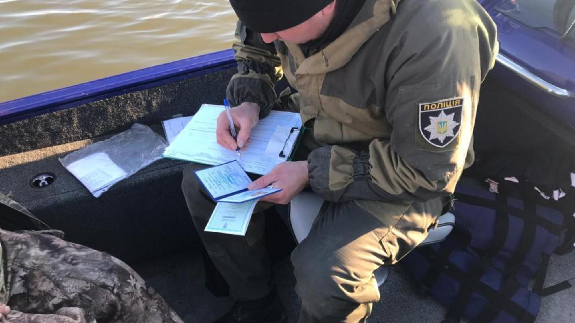 На Дністрі в Біляївському районі поліцейські затримали водія човна в стані алкогольного сп’яніння