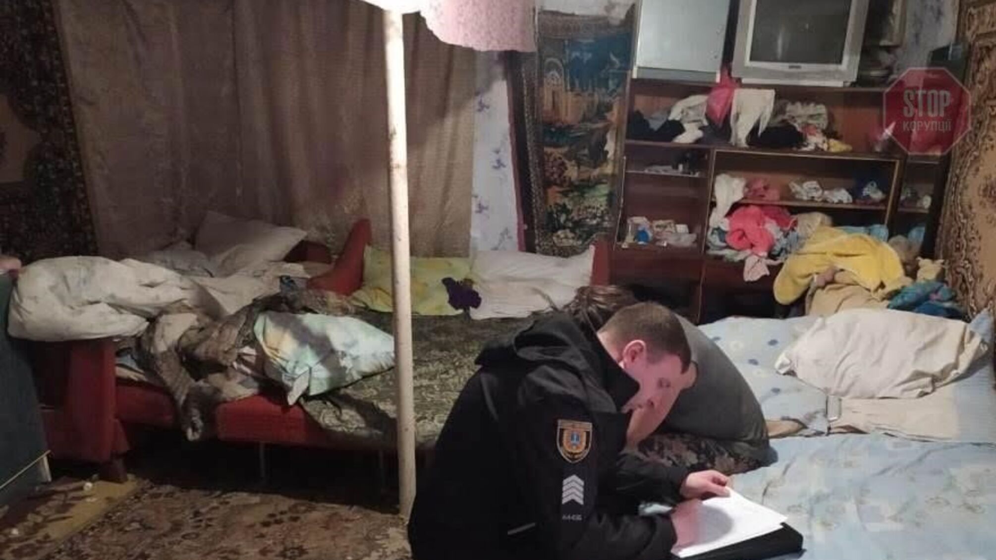 На Одещині горе-матір влаштувала п'яний дебош перед малолітніми дітьми (фото)
