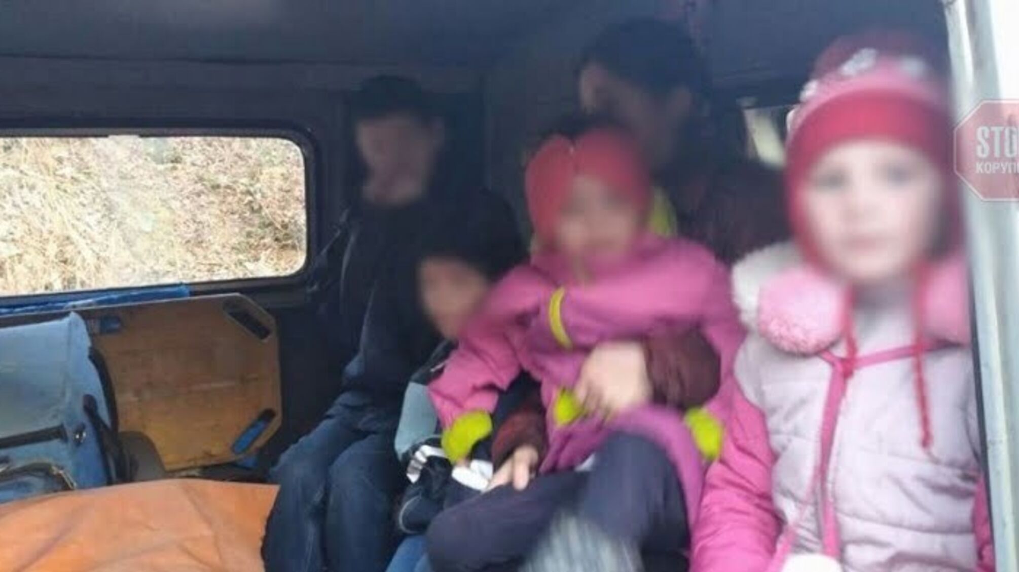 У Чернівецькій області з родини алкоголіків вилучили 10-ро дітей (фото)