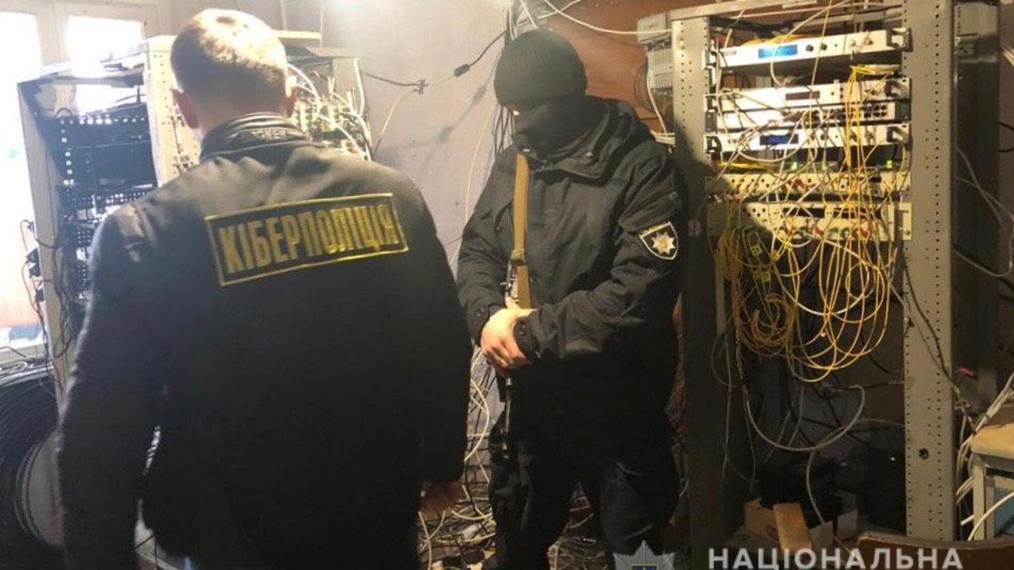 Кіберполіція викрила організаторів незаконної ретрансляції українських телеканалів