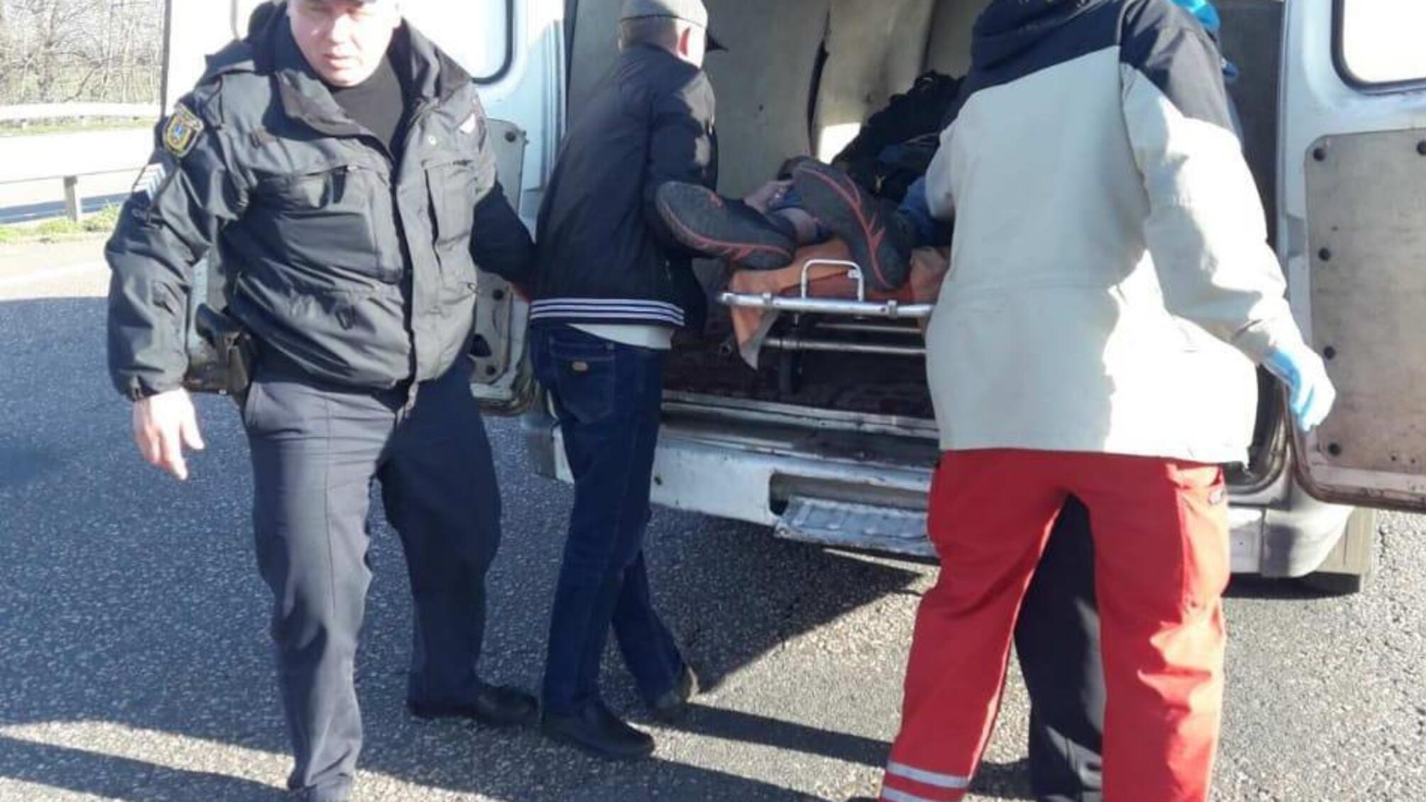 Поліцейські встановлюють обставини ДТП в Біляївському районі, в якій постраждав мопедист