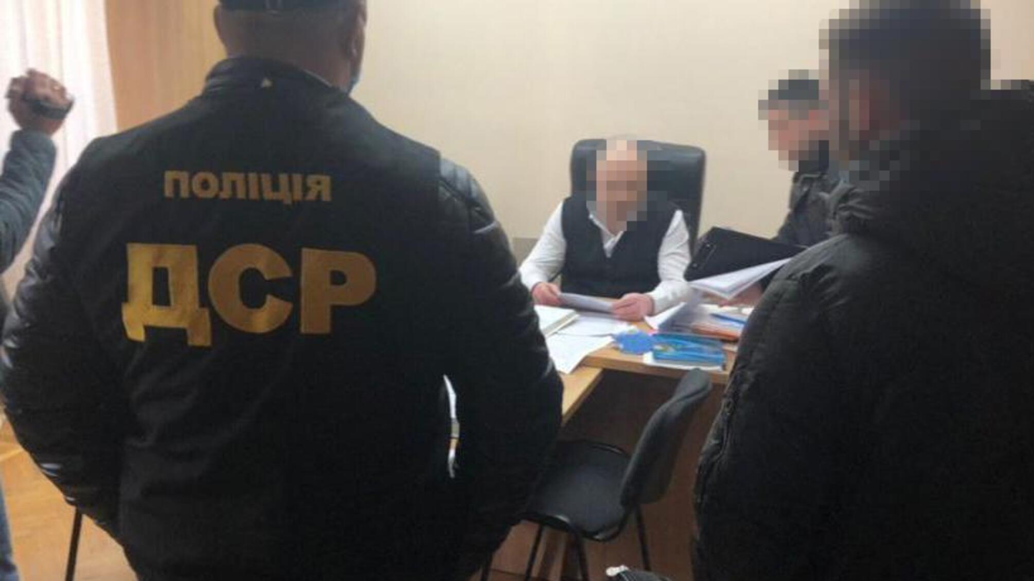 У Дніпрі на хабарі поліція затримали керівника управління служби у справах дітей райради