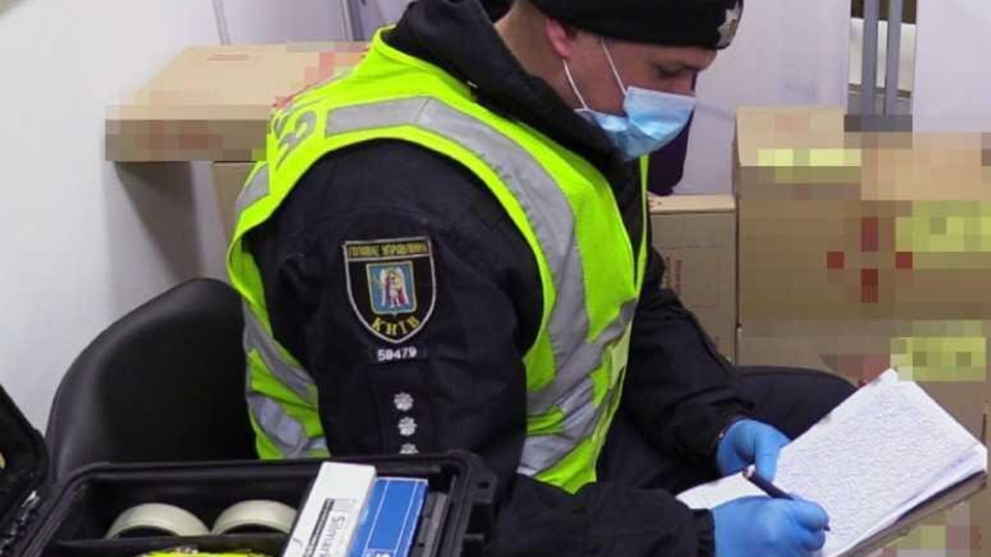 Столичні оперативники затримали в Одесі підозрюваного у серії розбійних нападів на відділення пошти