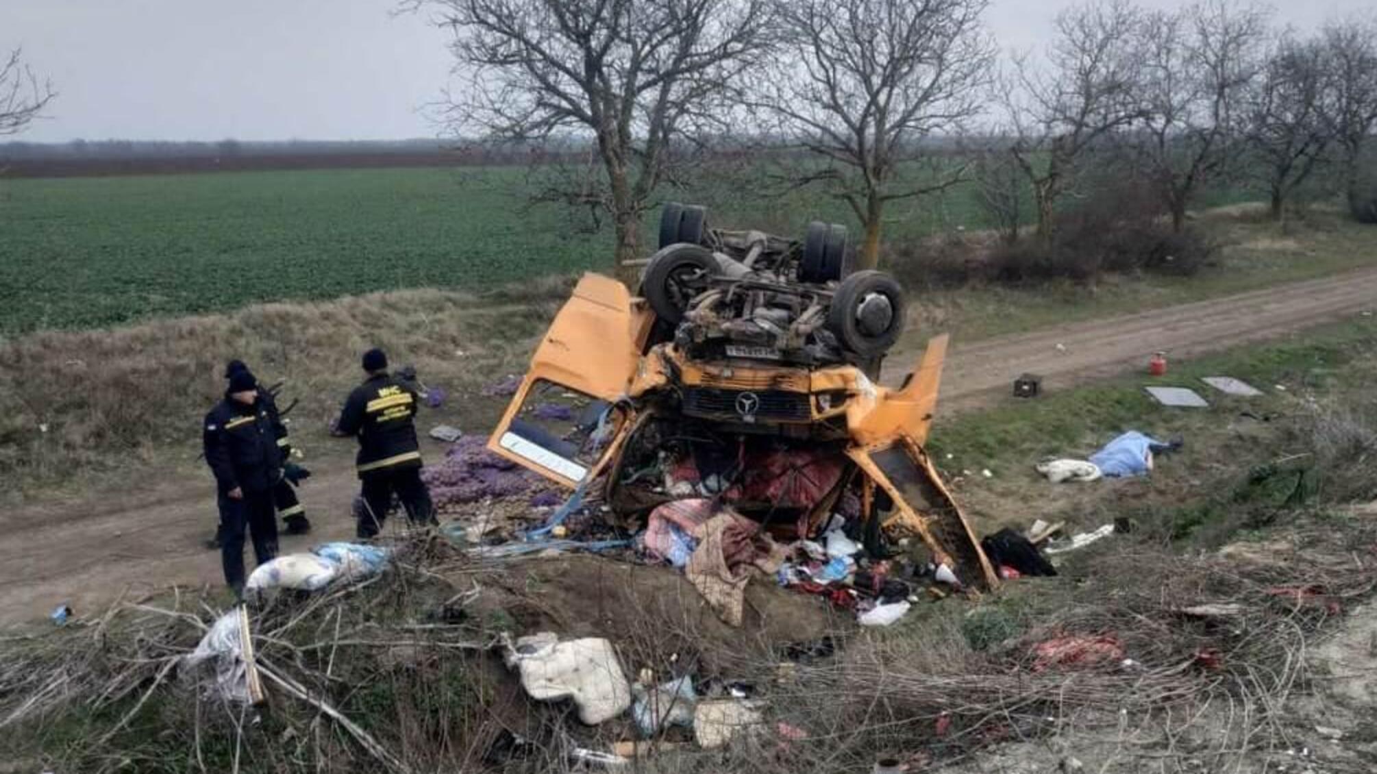 Поліцейські встановлюють обставини ДТП на автошляху Одеса-Рені