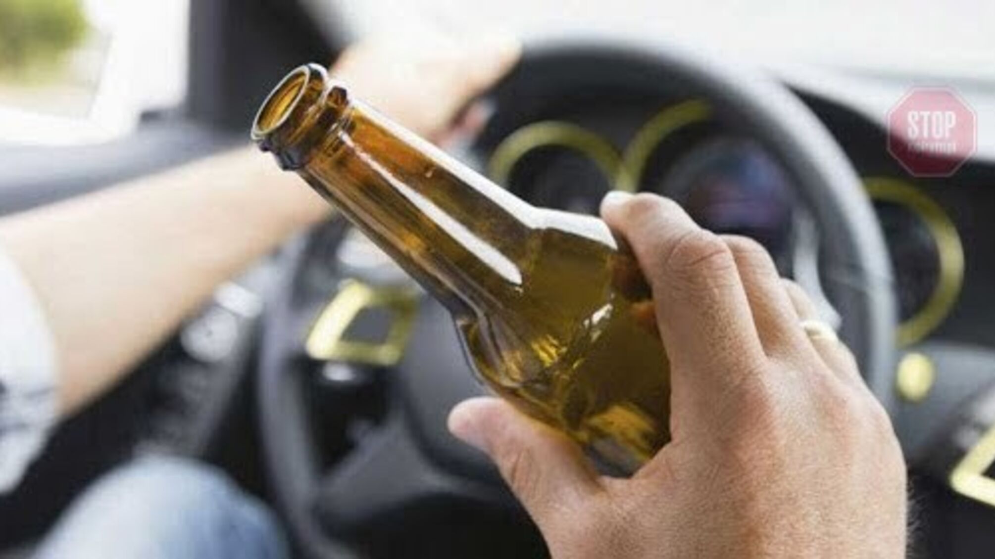 У Вінниці автівка збила двох людей на пішохідному переході