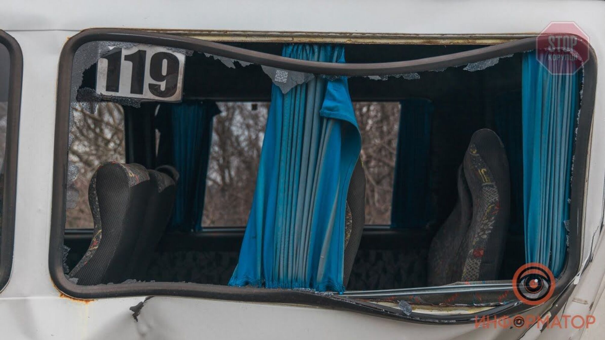 Автокран пробив дві маршрутки і поранив хлопчика у Дніпрі (фото, відео)