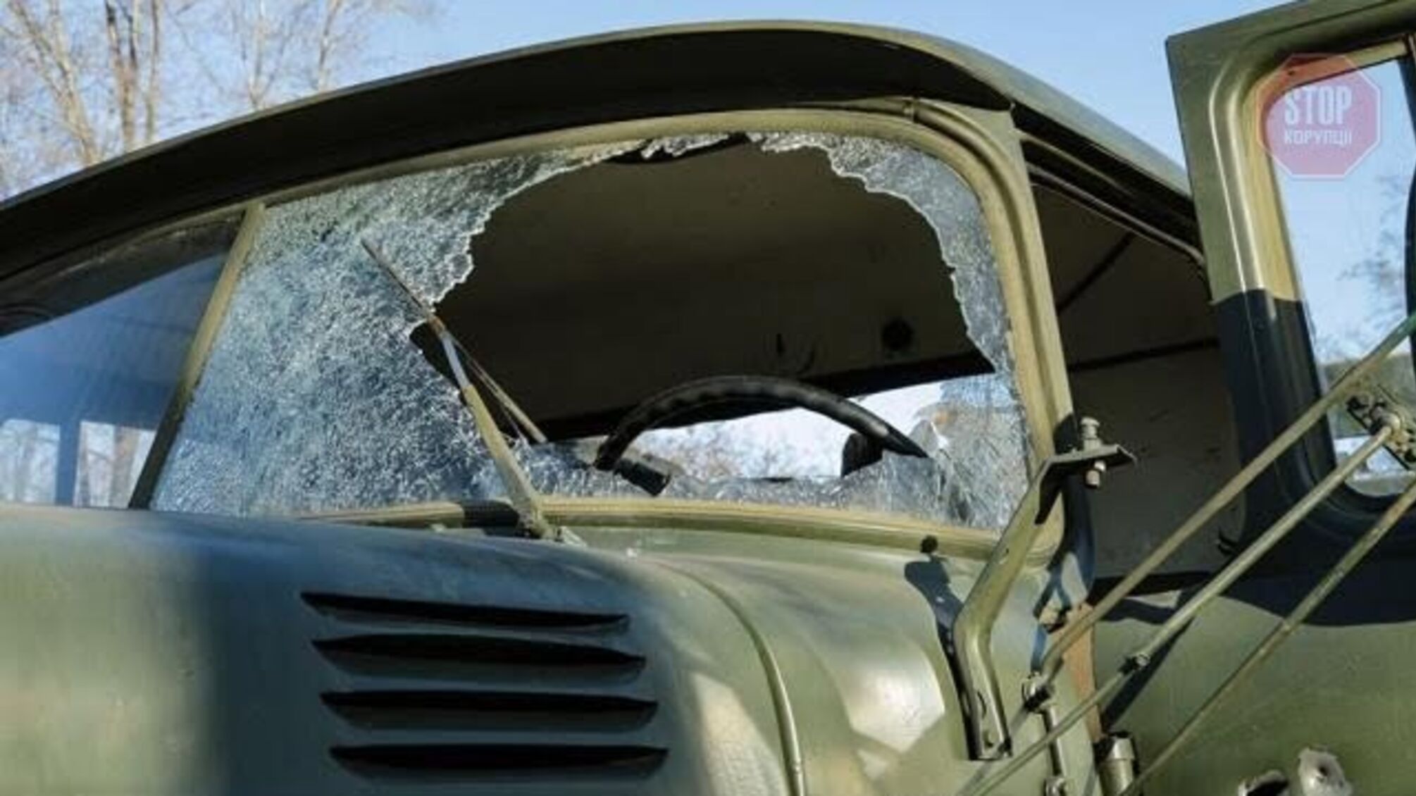 Бойовики обстріляли вантажівку з продуктами: є загиблі