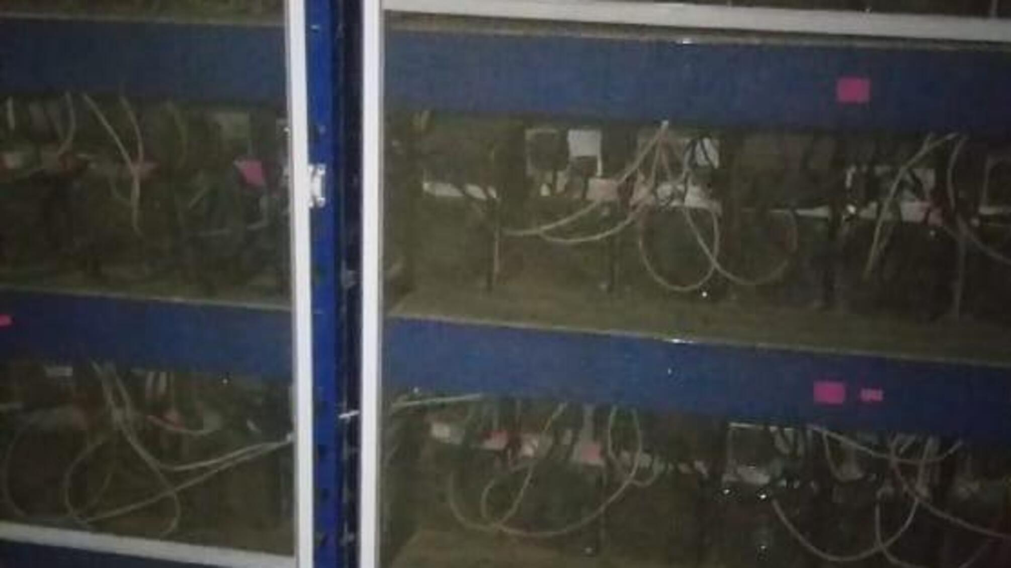 На Миколаївщині поліцейські виявили ферму для майнінгу криптовалют, яка викрадала електроенергію