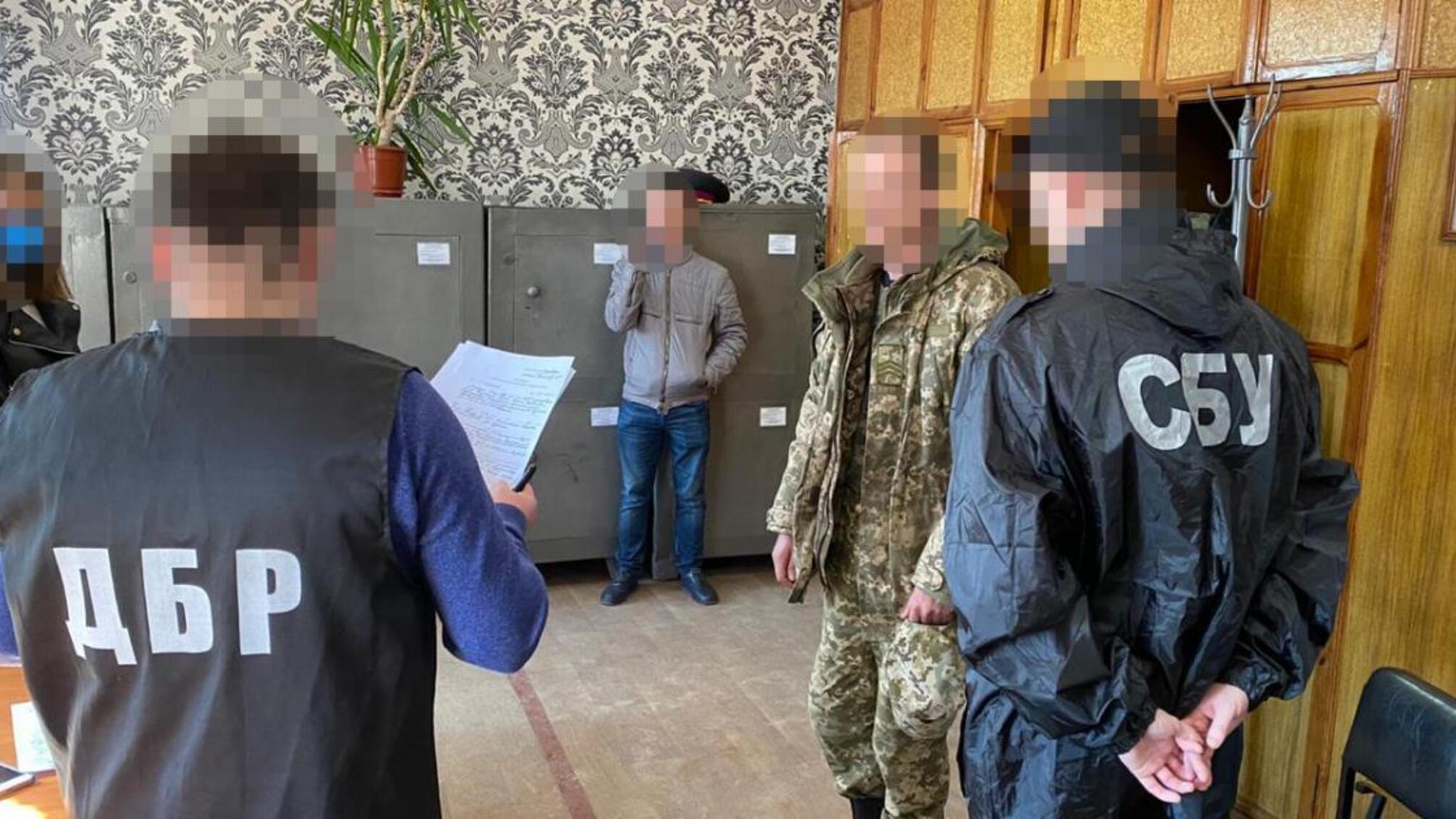 Продаж наркотиків засудженим — ДБР затримало посадовця колонії