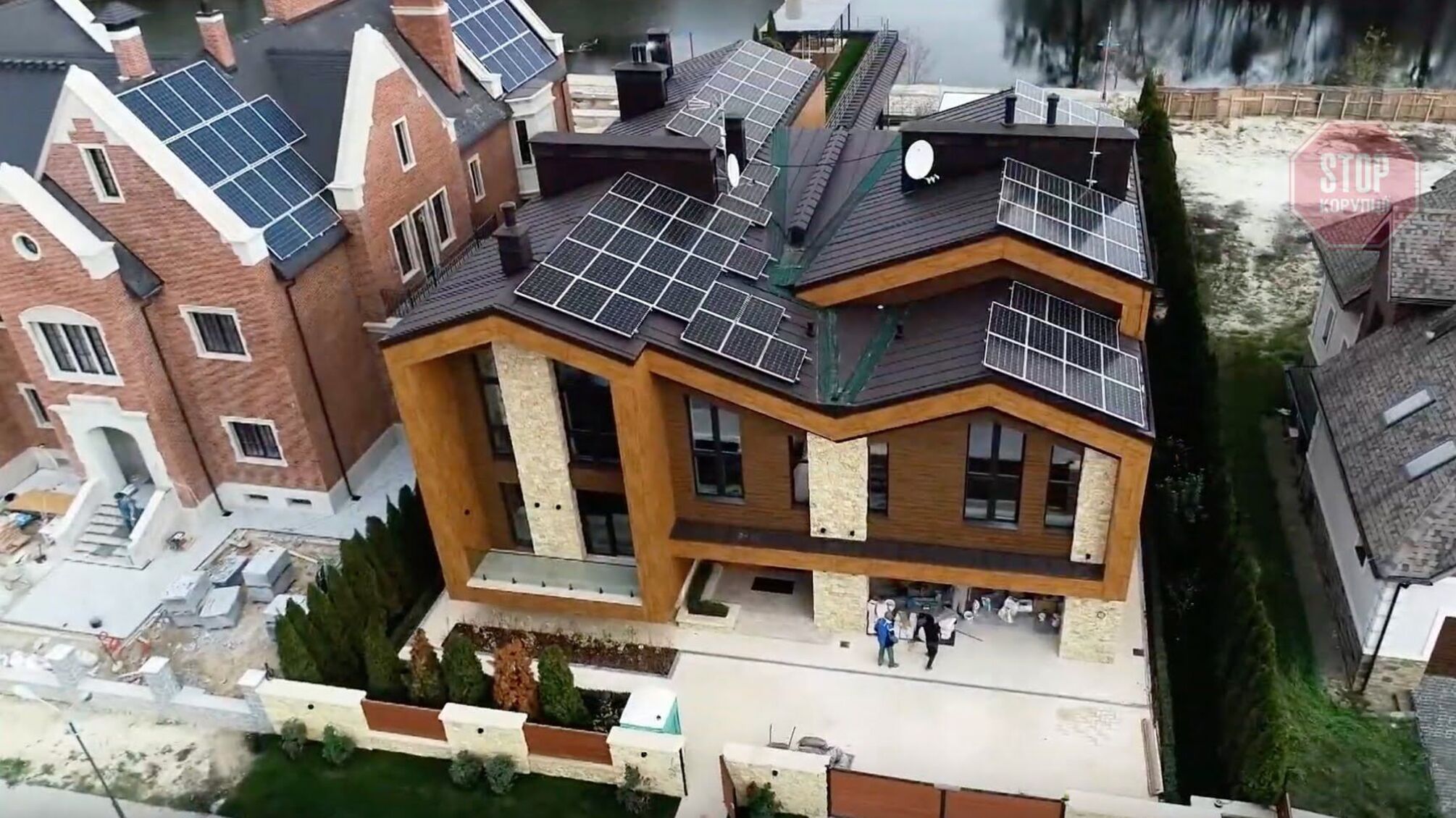 Віджаті у киян комунальні землі розпродають по 300 тисяч доларів за ділянку