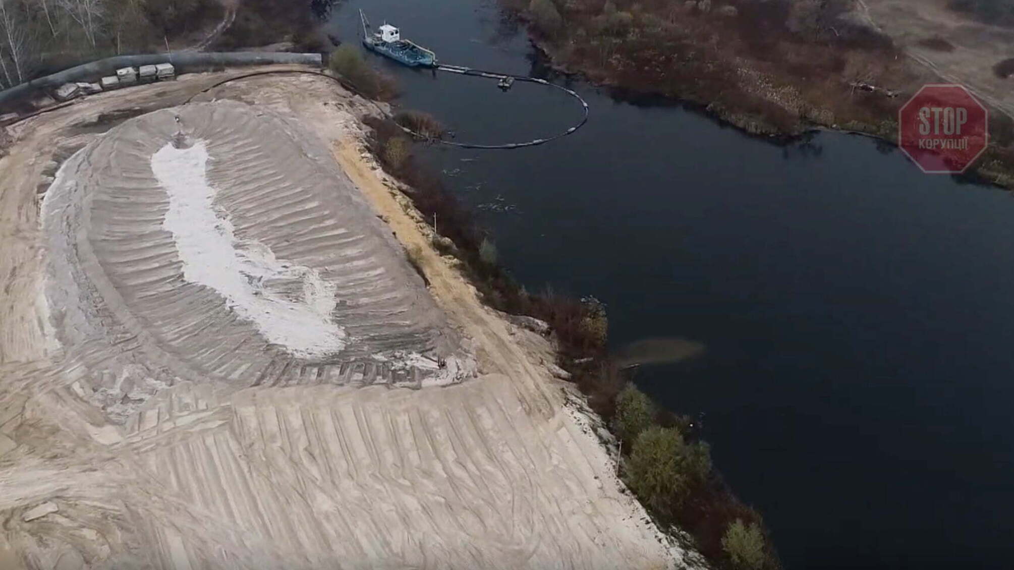 Піщані нелегали змінили річище водойми у столичному Голосієві