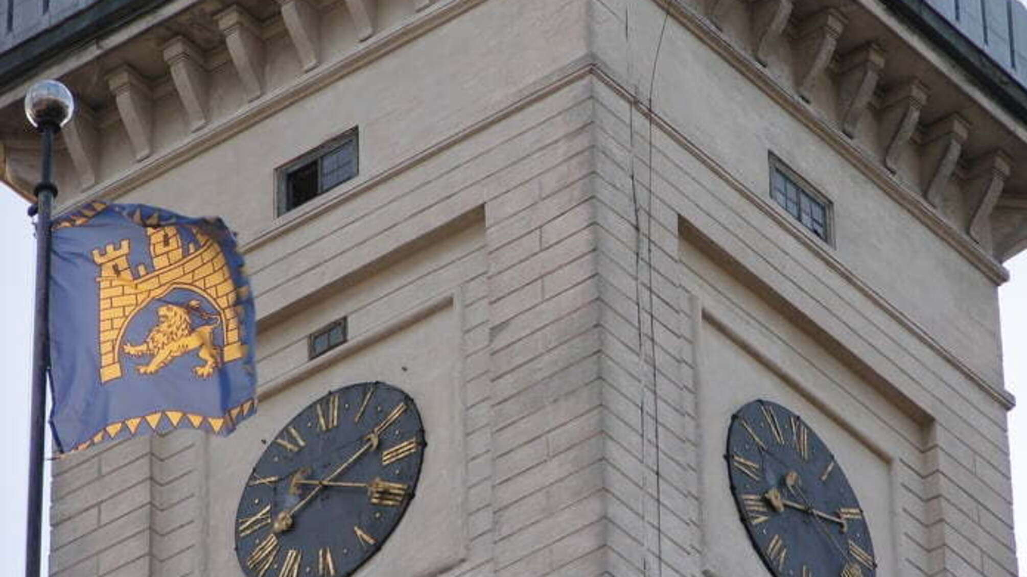 Львів без магазинів і ресторанів: Садовий запровадив нові правила