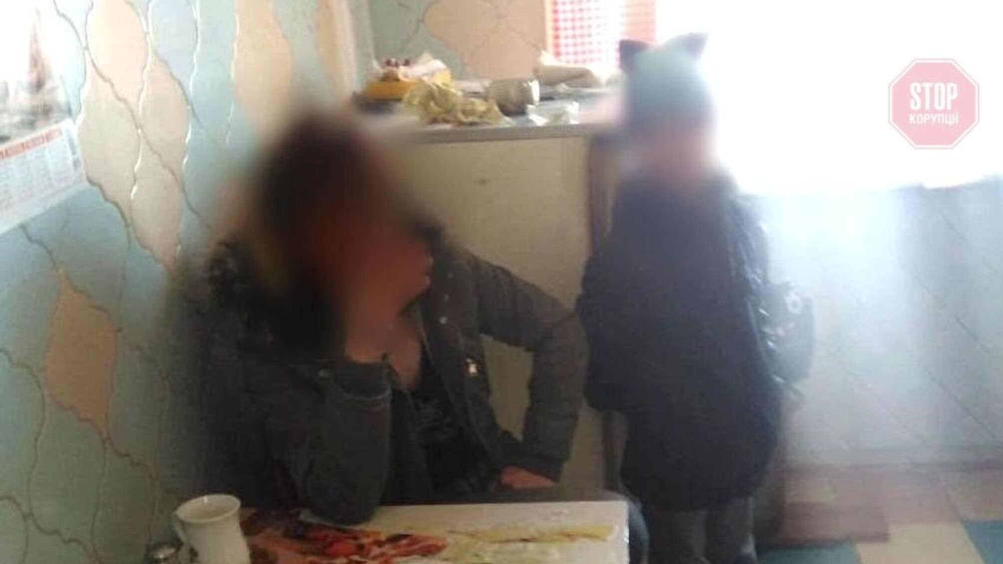 У Херсоні з родини алкоголіків вилучили двох дітей - подробиці