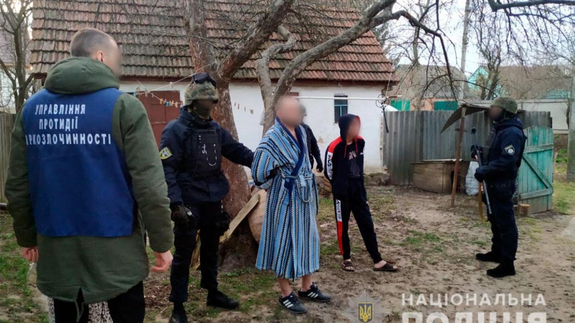У Полтаві поліція спільно з прокуратурою викрили групу наркоділків, яких підозрюють у збуті наркотиків через Інтернет і «закладки»