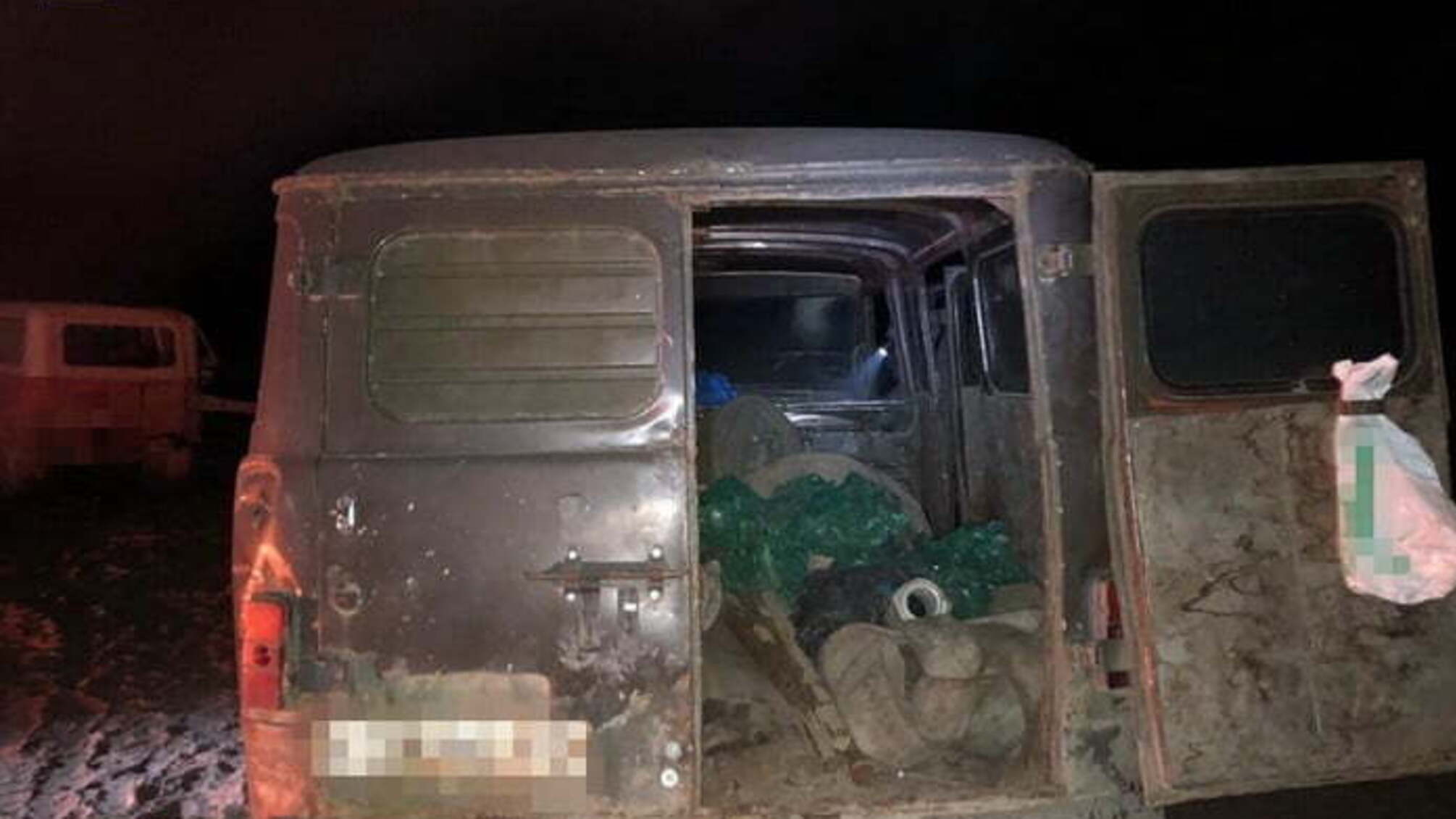 На Рівненщині СБУ викрила угруповання нелегальних видобувачів бурштину з території держпідприємства