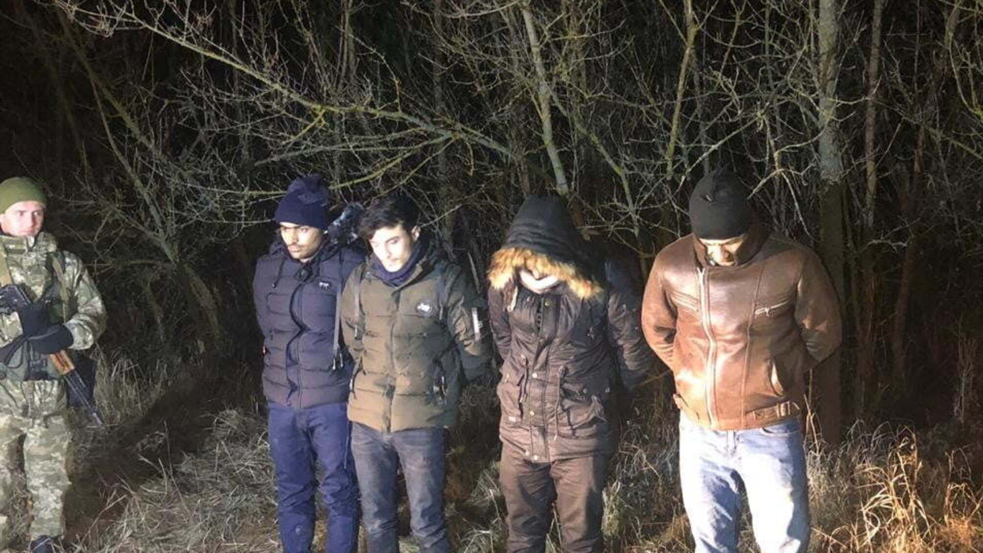 Учасникам організованої злочинної групи, які переправляли нелегальних мігратів із країн Центральної Азії, повідомлено про підозру