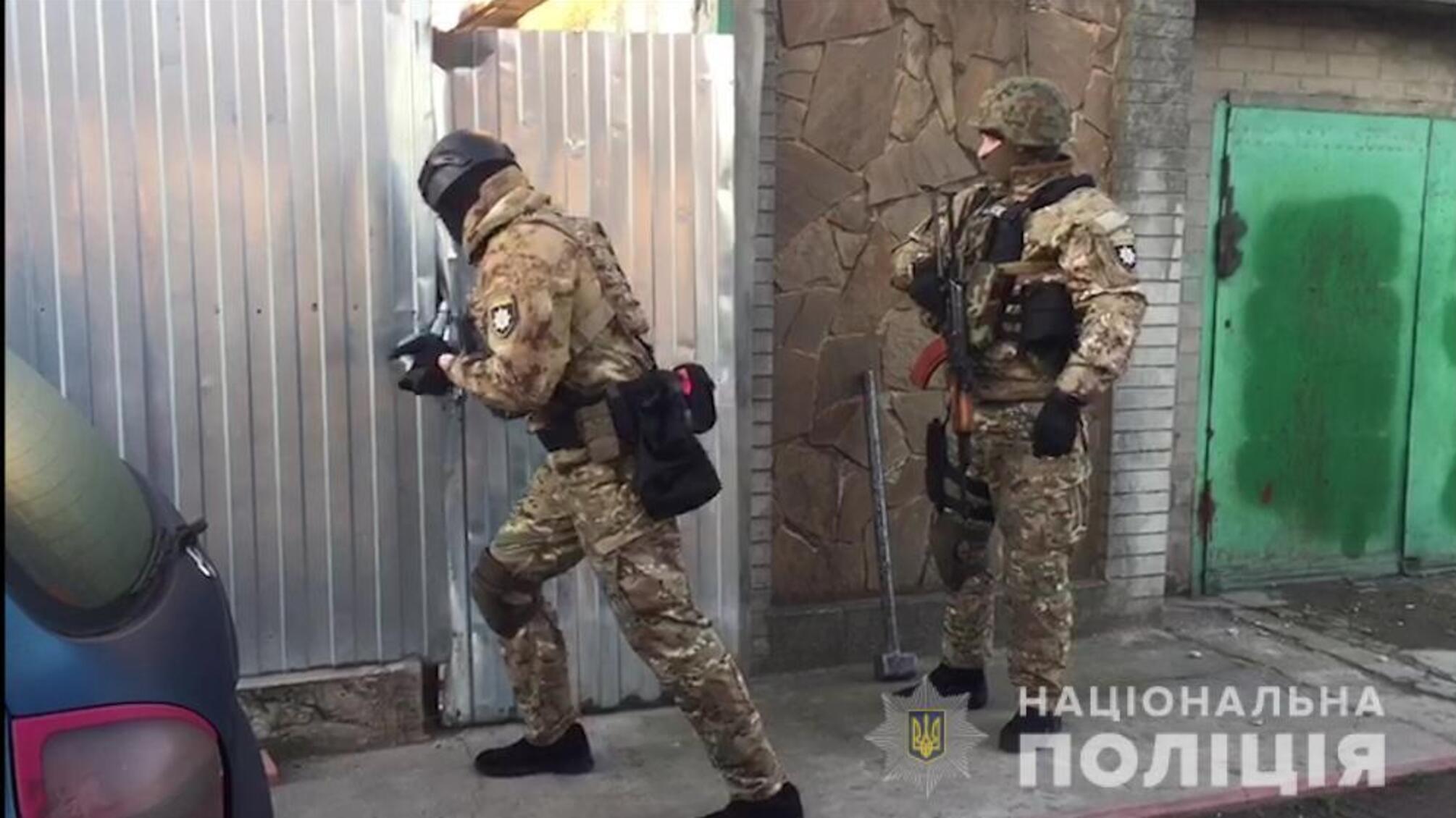 Одеські правоохоронці викрили групу зловмисників, які скоїли розбійний напад на будинок місцевої жительки