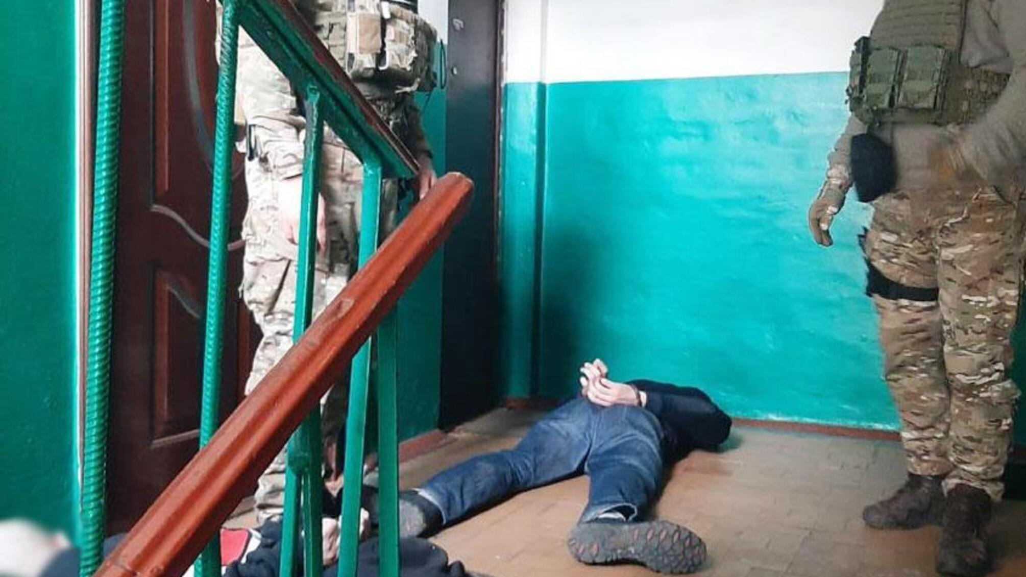 На Чернігівщині поліція затримала групу квартирних злодіїв-'гастролерів'