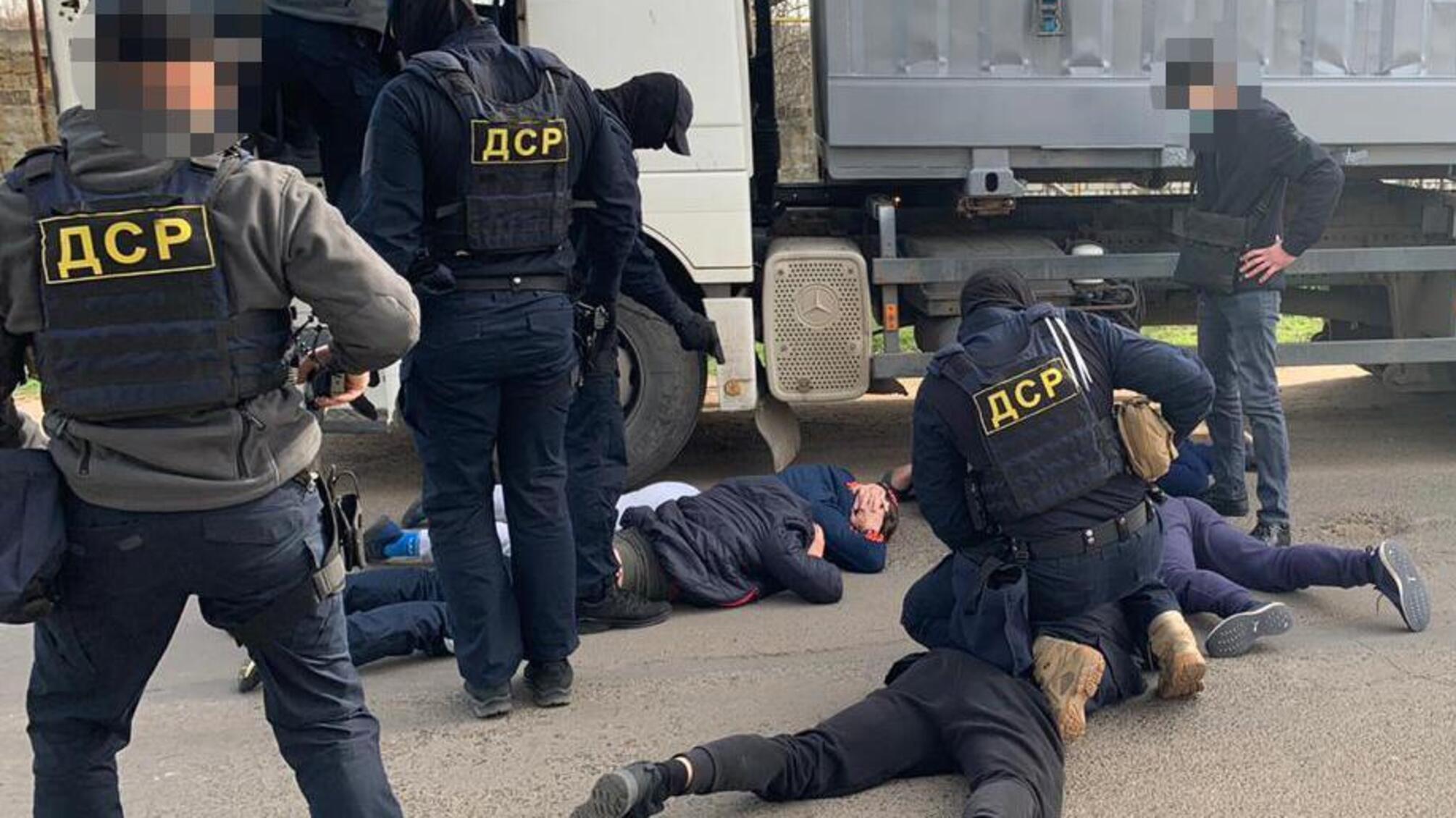 Поліцейські затримали злочинну групу, яка «спеціалізувалися» на крадіжках товарів зі складів підприємців