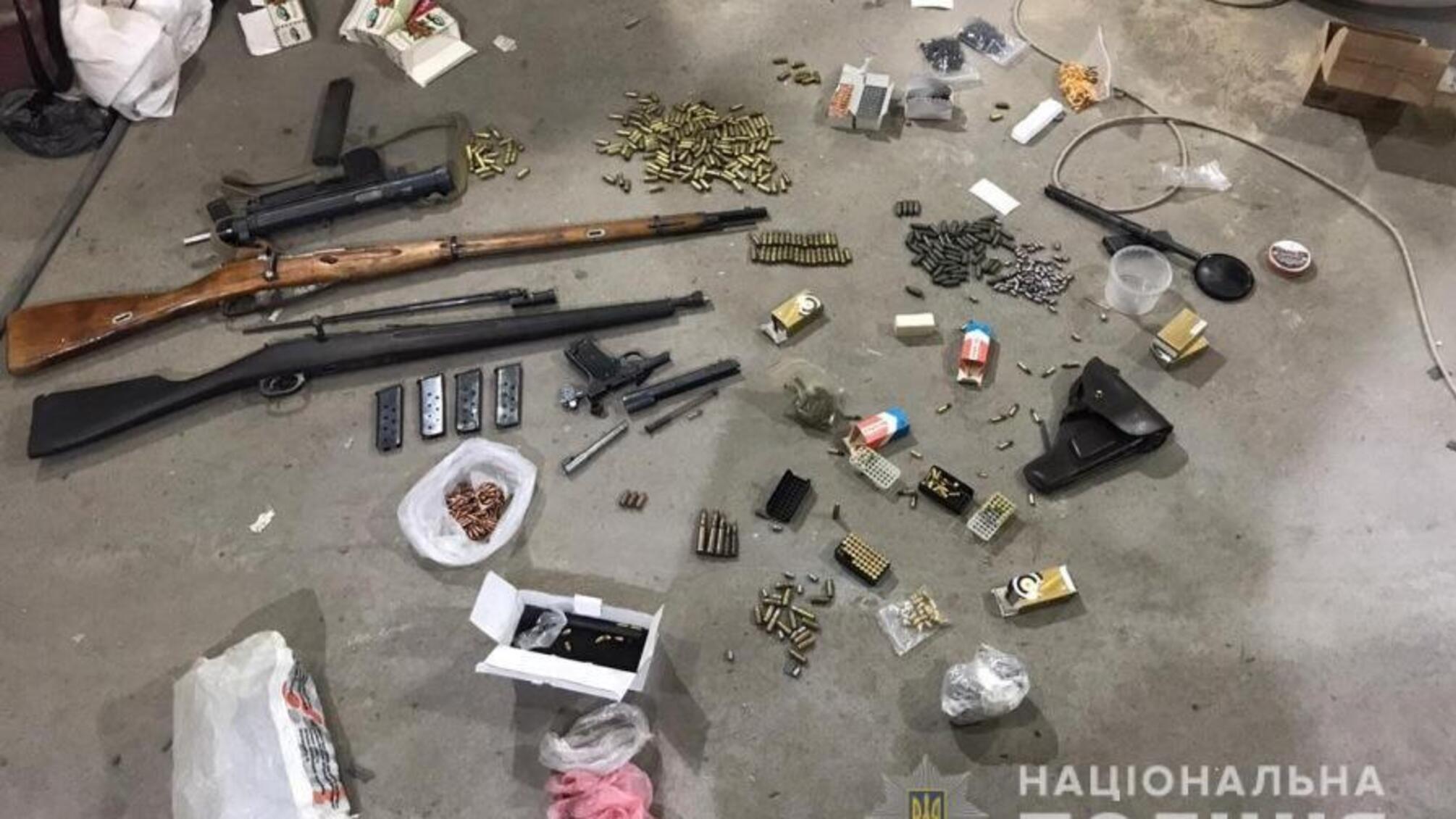У жителя Лиманського району поліцейські вилучили арсенал зброї та боєприпасів