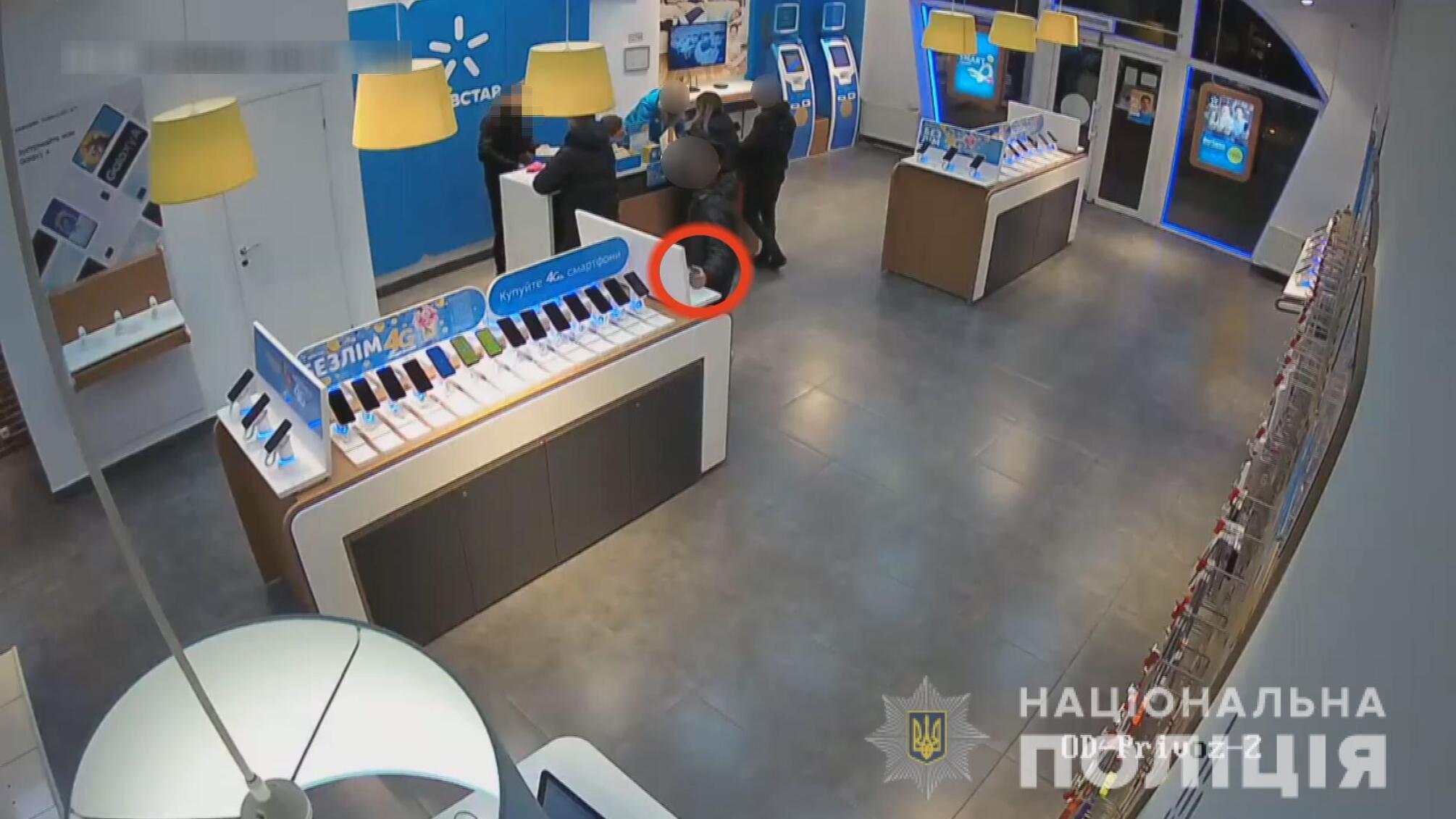 Правоохоронці затримали групу «гастролерів» з Черкащини за підозрою у серії майнових злочинів на Одещині