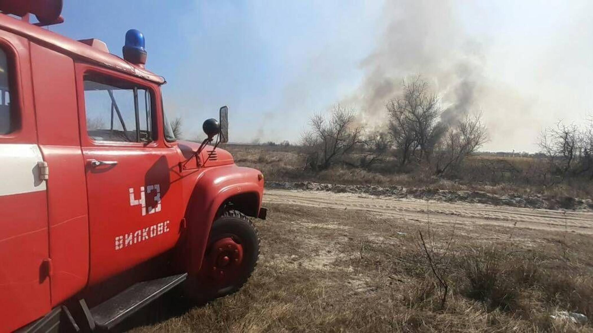 Одеська область: рятувальники ліквідовують загоряння сухої трави