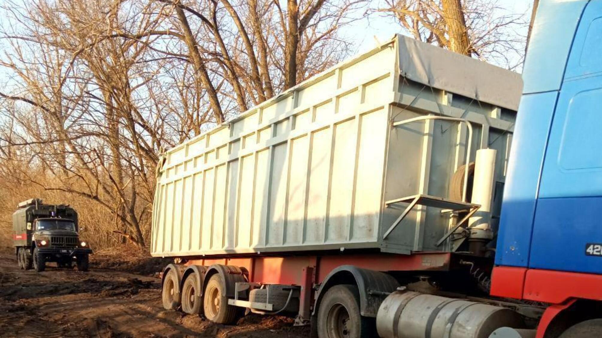 Кіровоградські рятувальники надали допомогу водію вантажівки