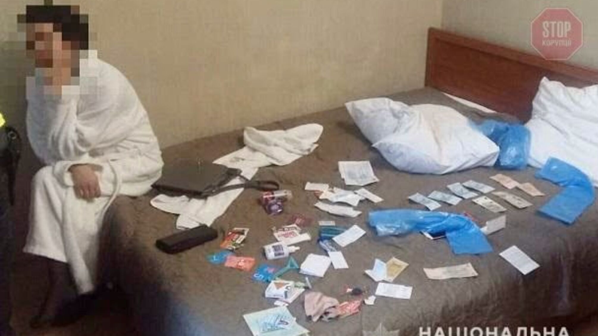 Інтимні послуги та марихуана: у столиці викрили притон (фото)