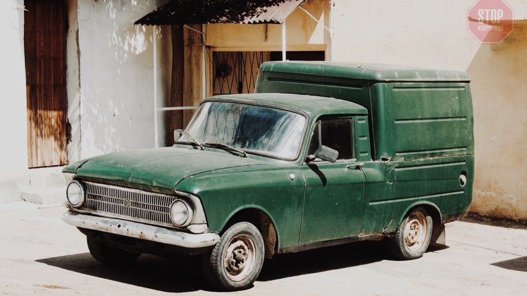 У Польщі чоловік на три дні самоізолювався в автомобілі