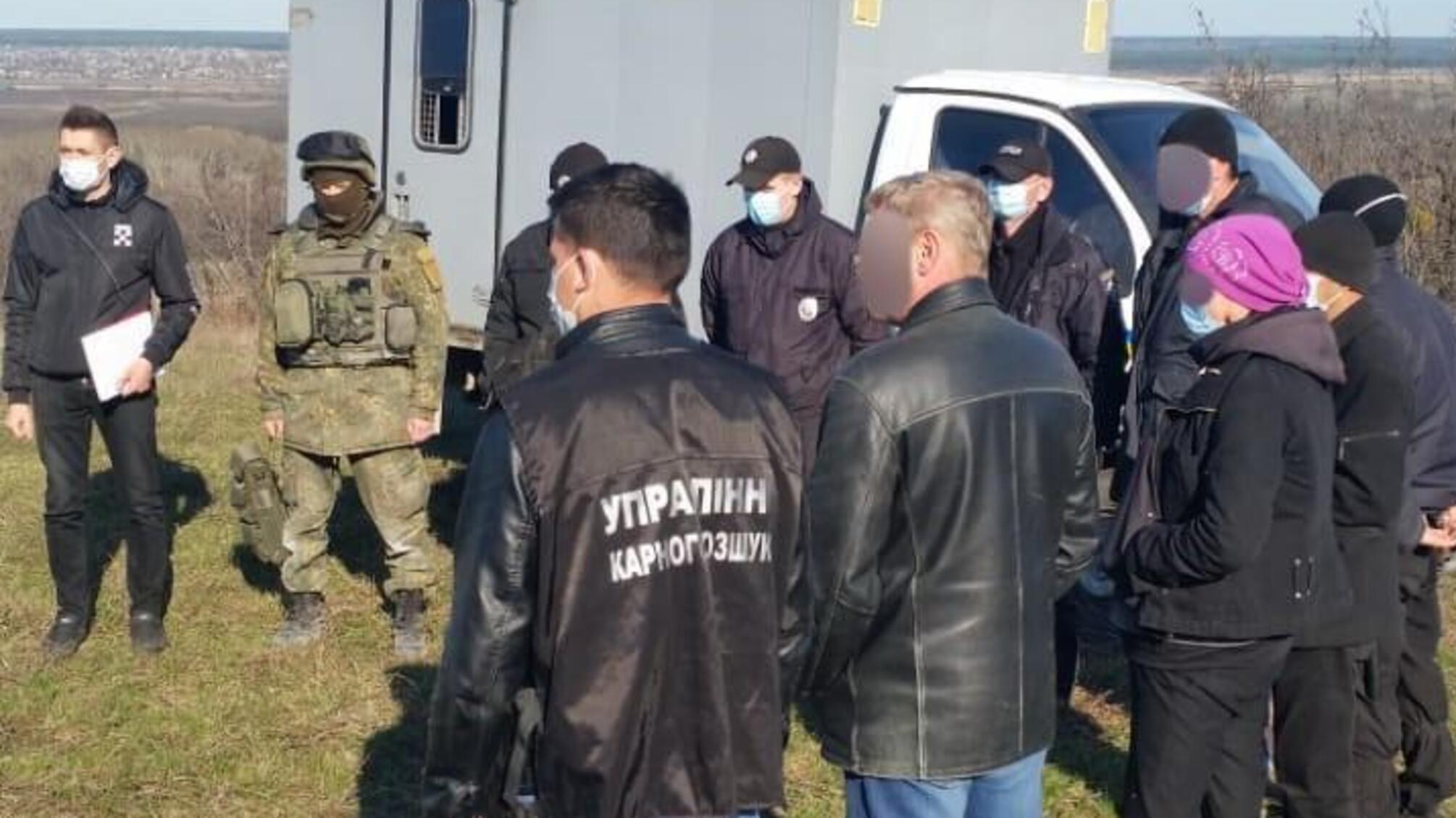 Поліцейські Луганщини виявили два схрони зі зброєю та боєприпасами