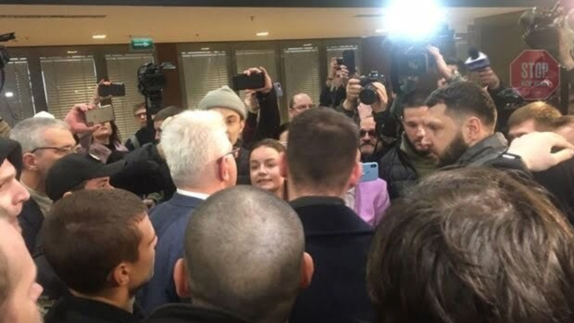 Сутички та штовханина: 'азовці' зірвали презентацію Сивохо (фото)