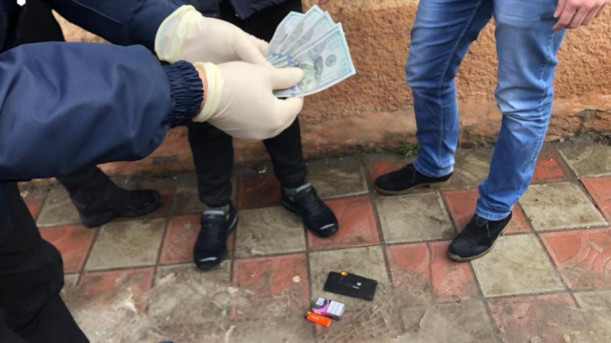 Хабарі за переміщення цигарок до Європи - прикордонник відповість у суді