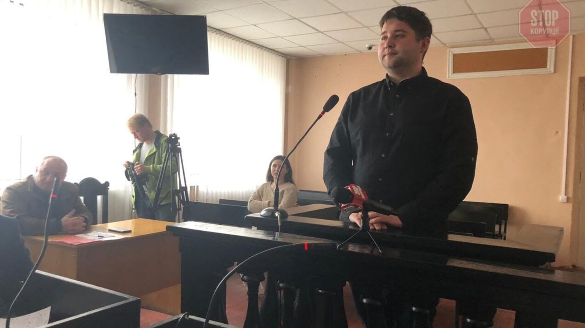 Помічник нардепа Приходька напав на журналістів: медійників допитали у суді