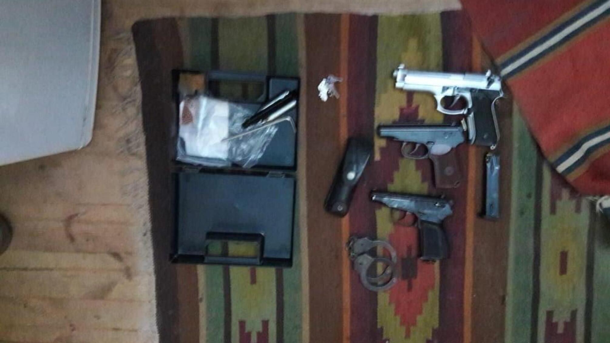 Правоохоронці Київщини під час обшуків вилучили зброю та боєприпаси