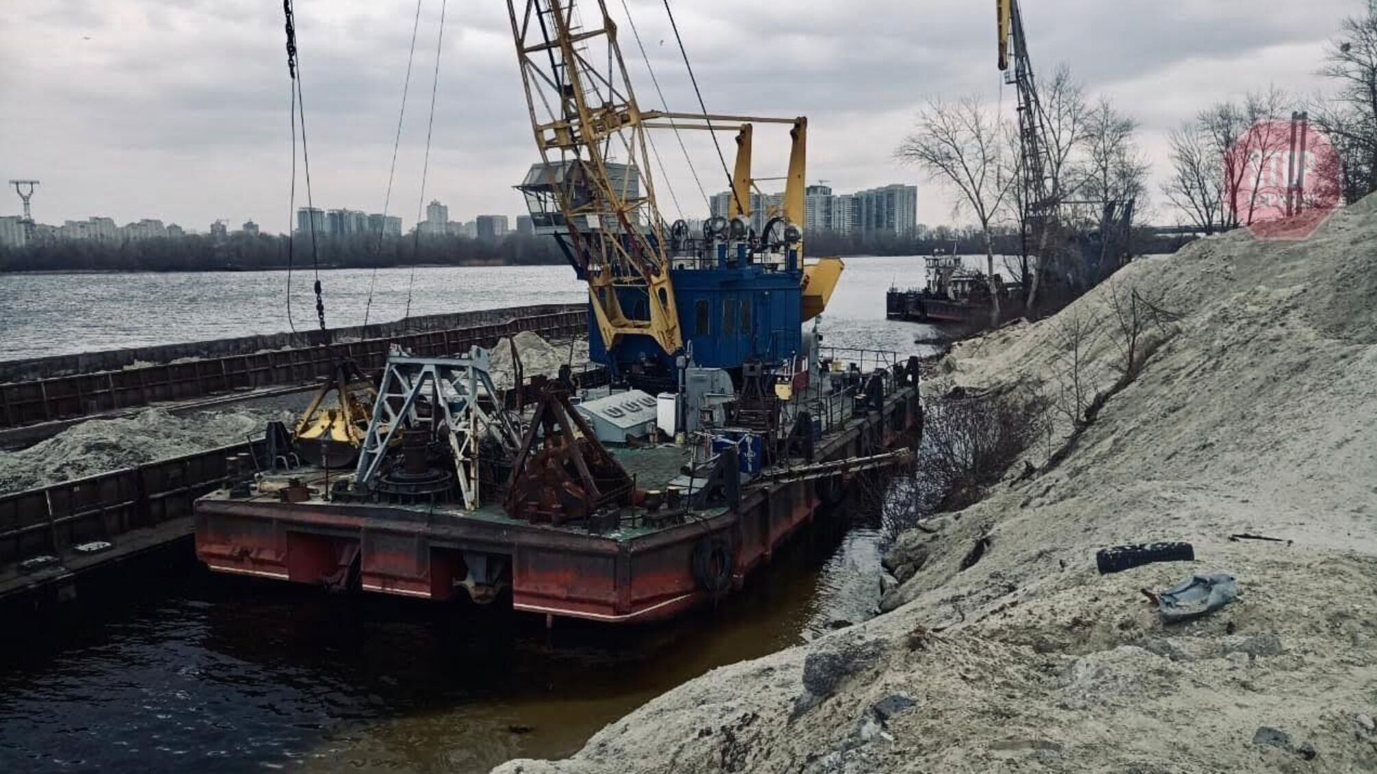 Шеф голосіївських браконьєрів Паладій за рік 'намив' піску вартістю квартири у 2 млн. гривень