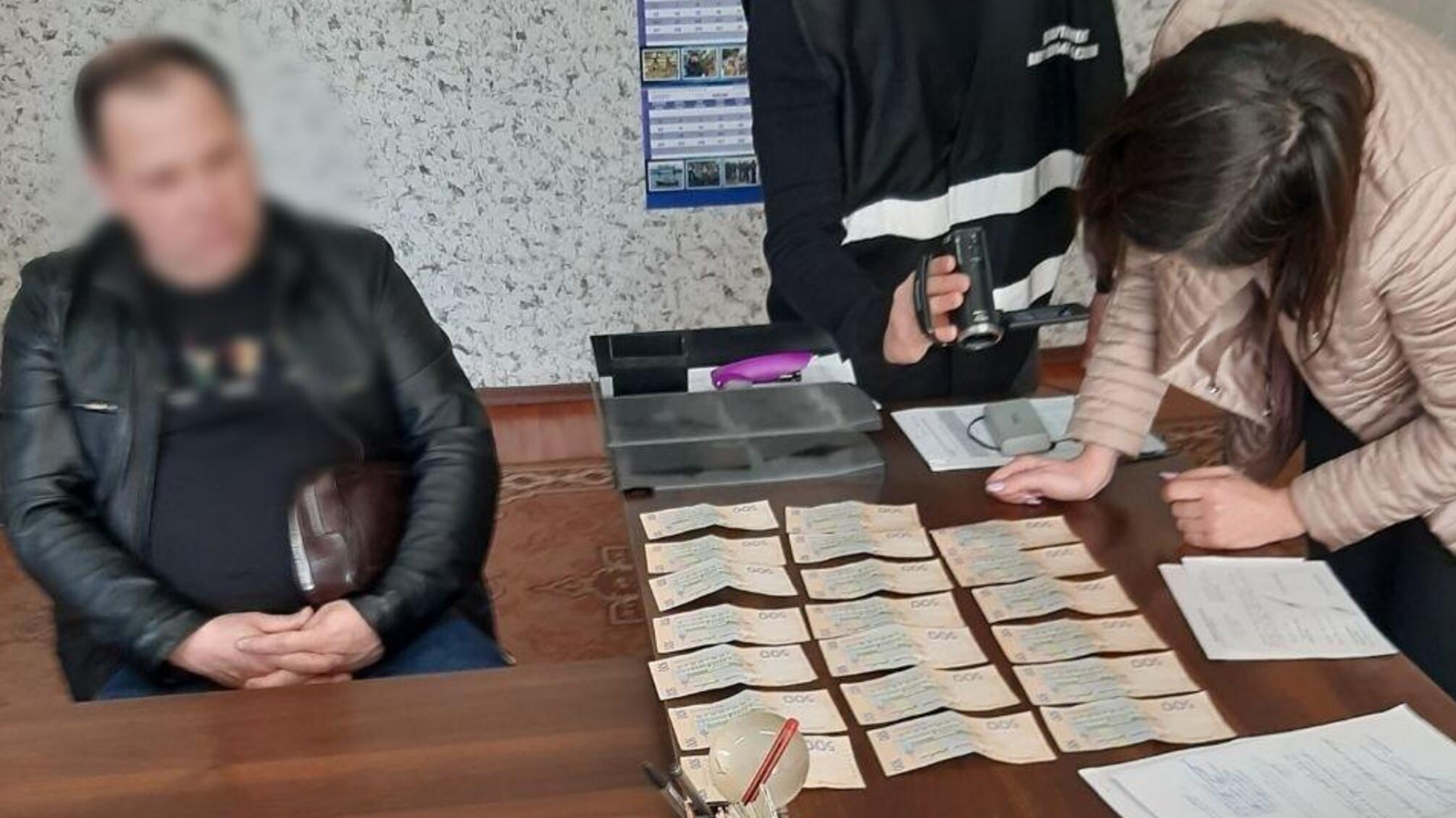 На Полтавщині внутрішня безпека Нацполіції затримала водія, який хотів підкупити начальника відділення поліції