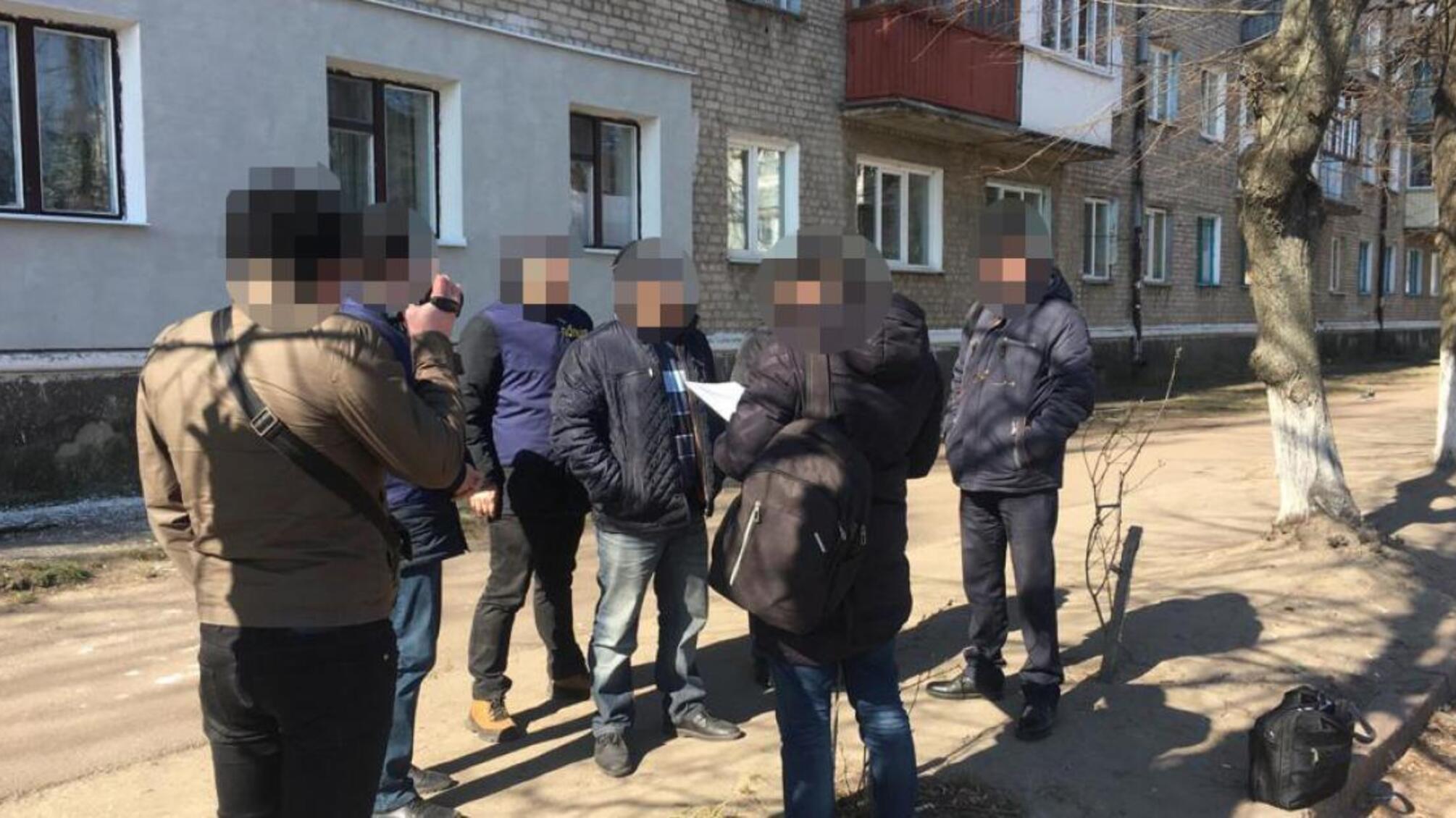 500 доларів США, щоб 'закрити очі' на порушення – ДБР затримало інспектора Держпраці